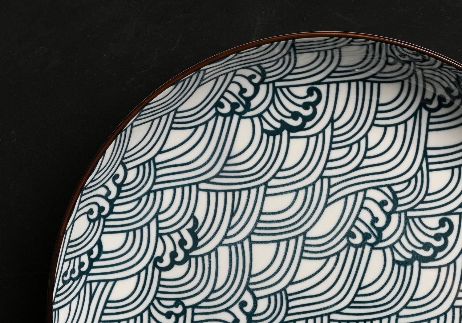 職人の手で描かれる唯一無二の逸品。