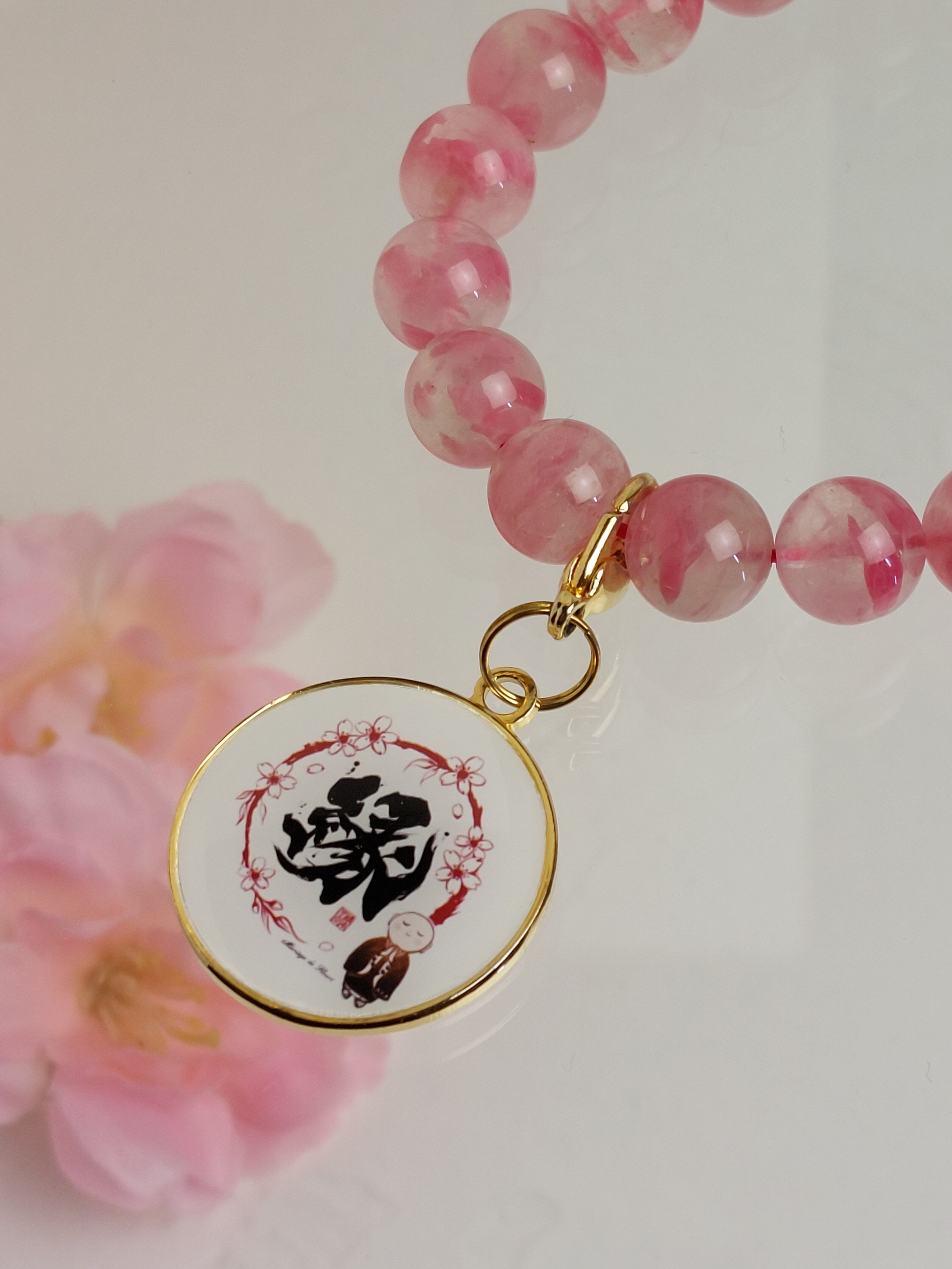 当店のブランド【縁】ロゴチャームは、ポーチなどにも付けてご使用いただけます✨