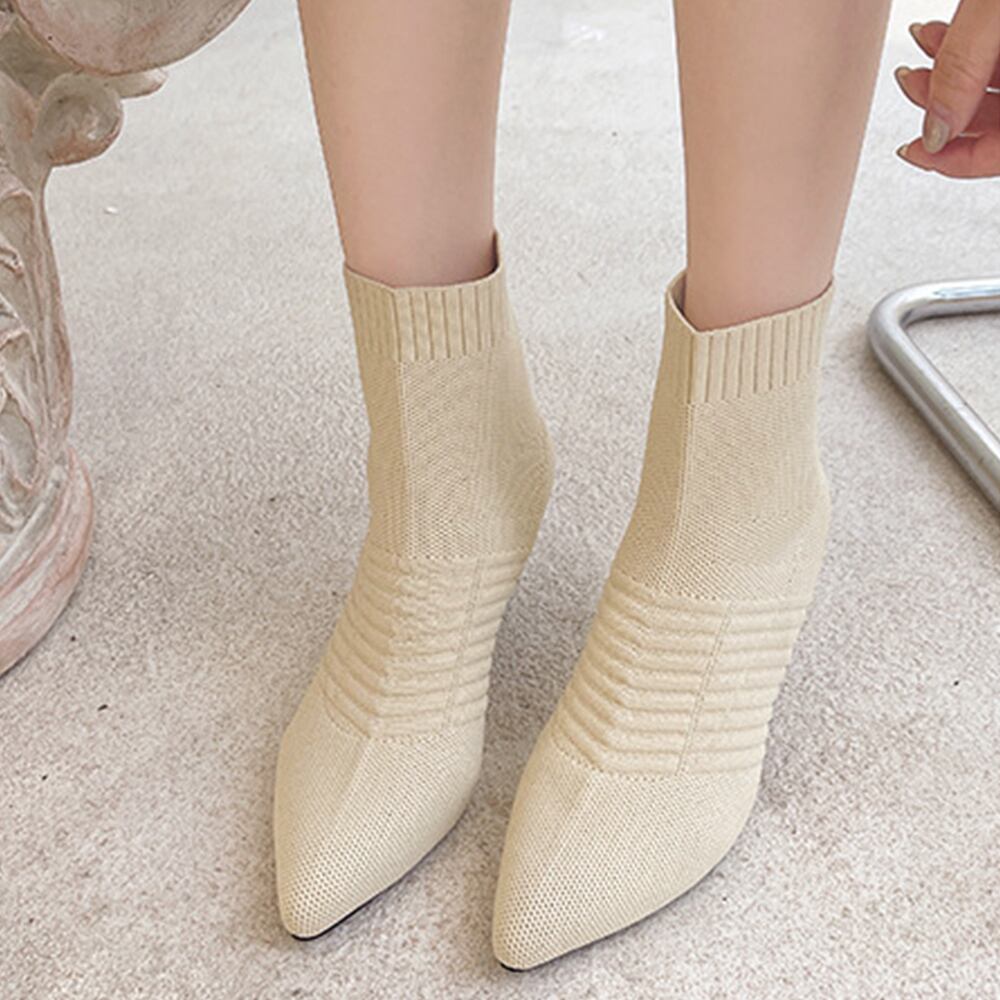 ライトベージュ