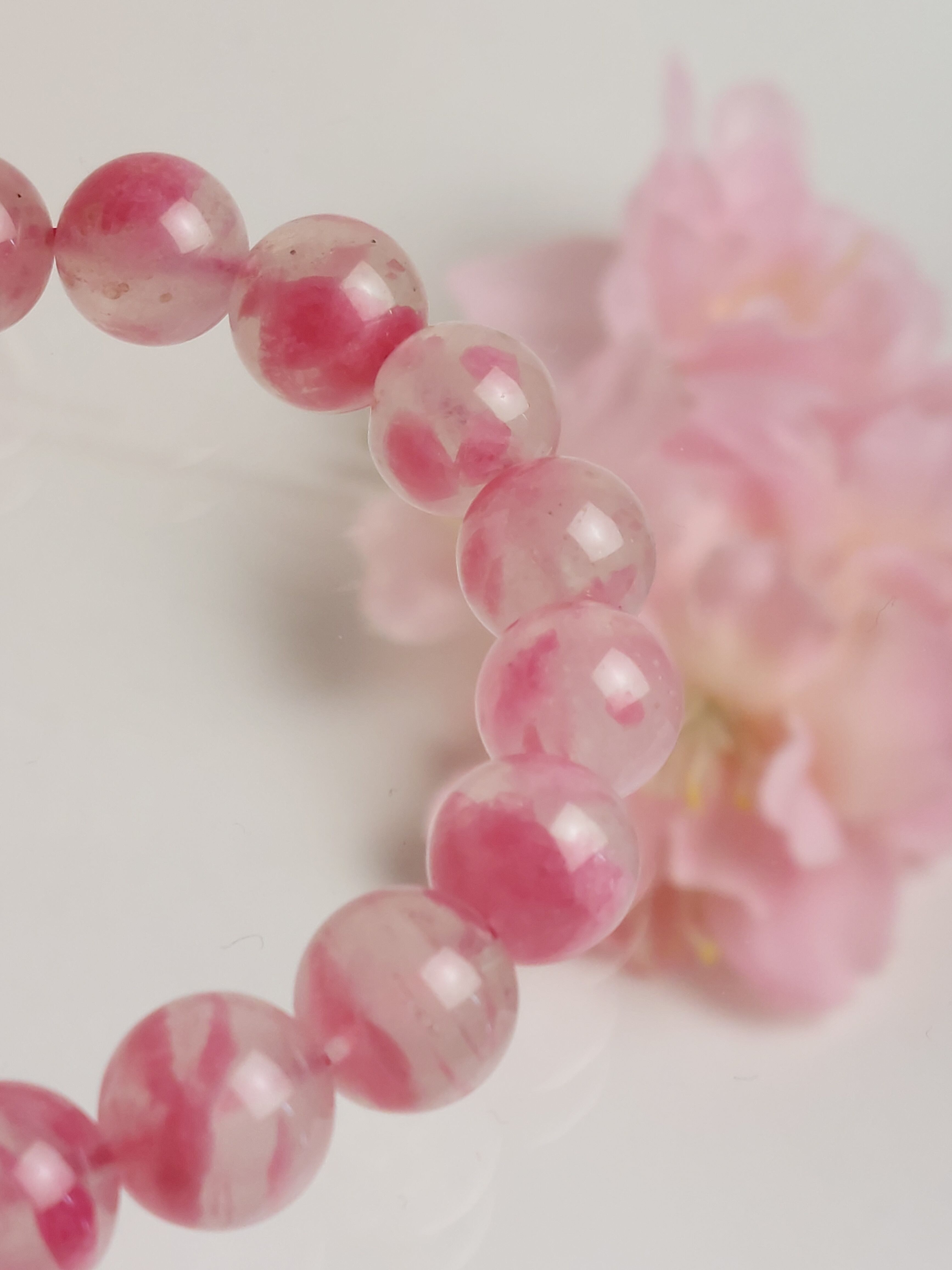 桜の花びらが入っているようにも見える大変美しい天然石です✨