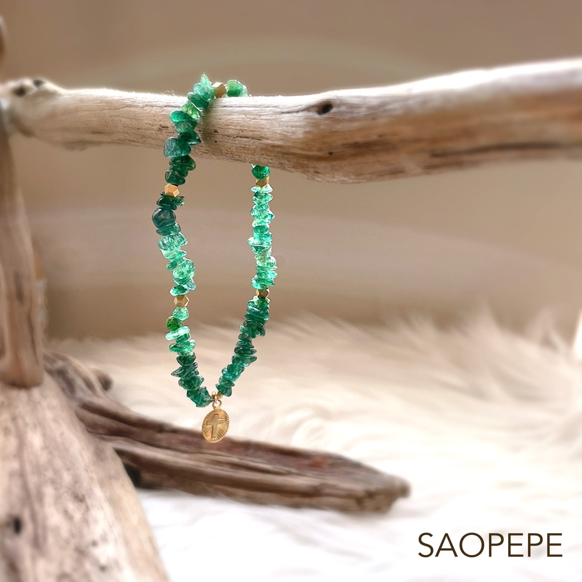 光を受けると透き通るグリーンアベンチュリン