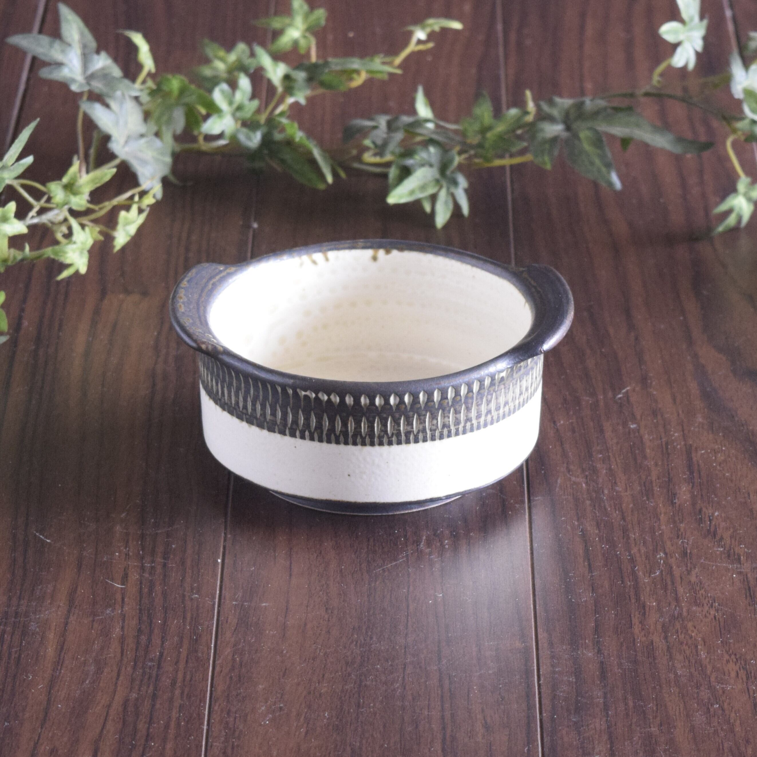 グラタン皿　縁黒