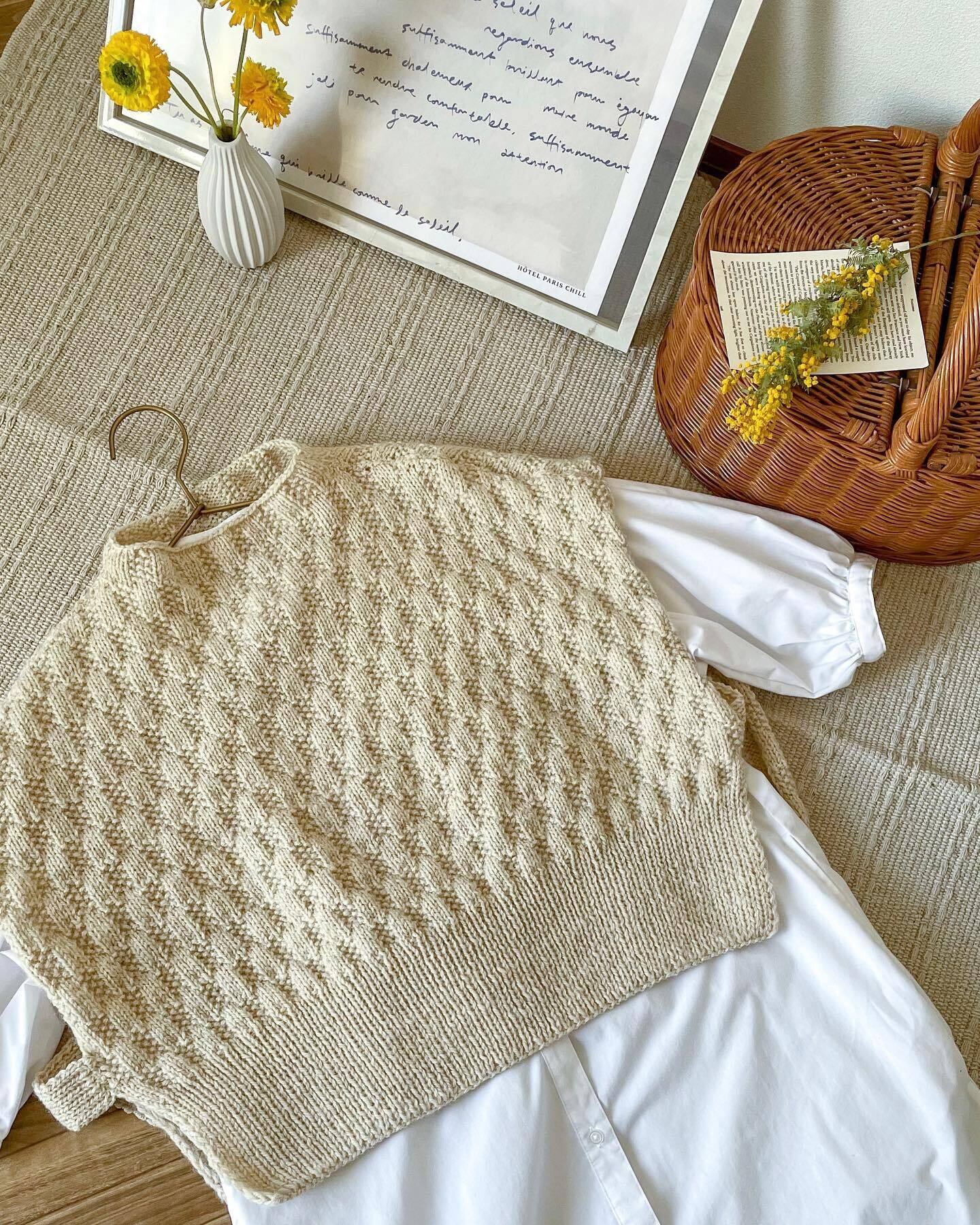 ライトベージュ