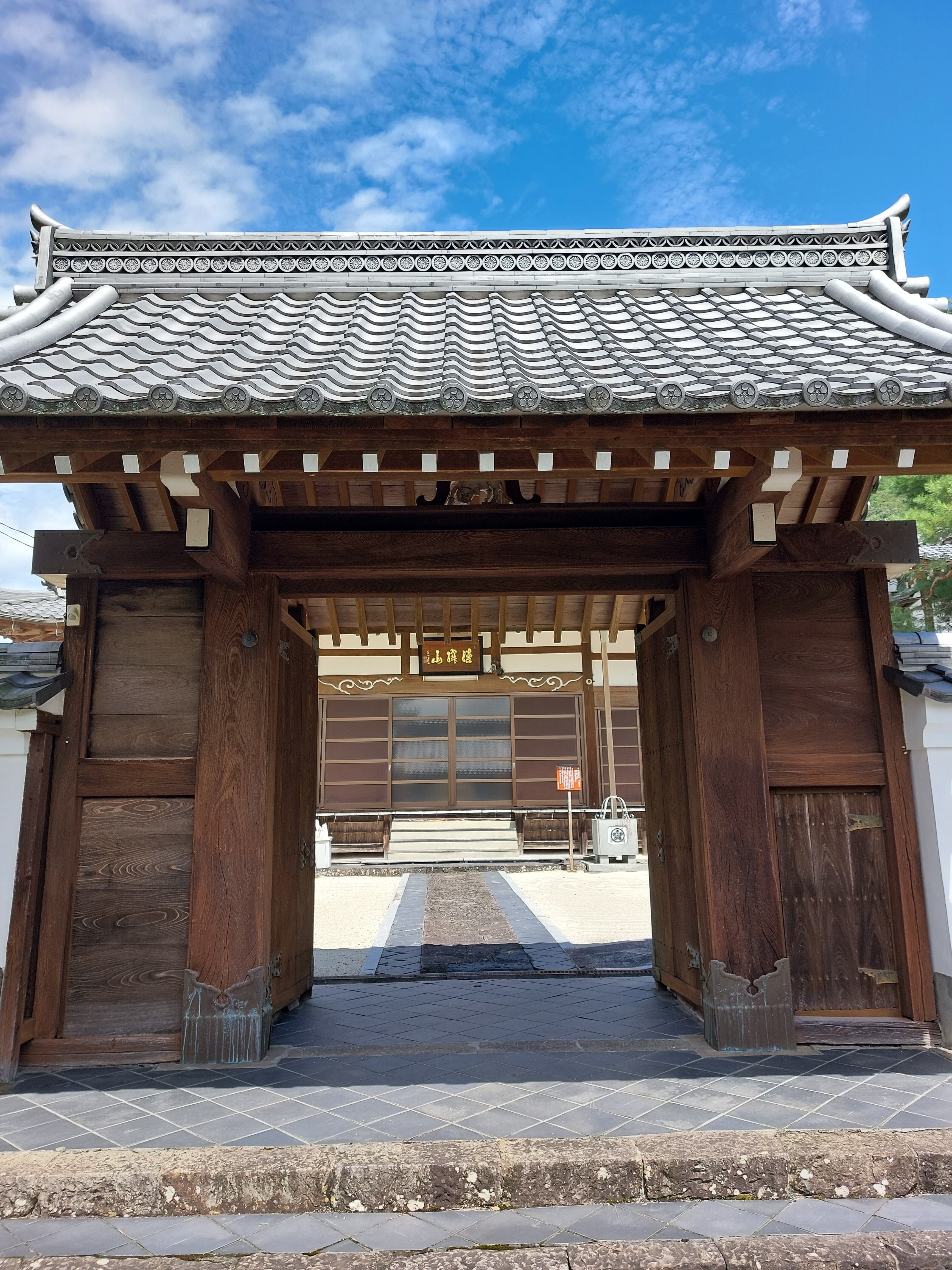 商品は全てお寺で御祈祷をお願いしています。