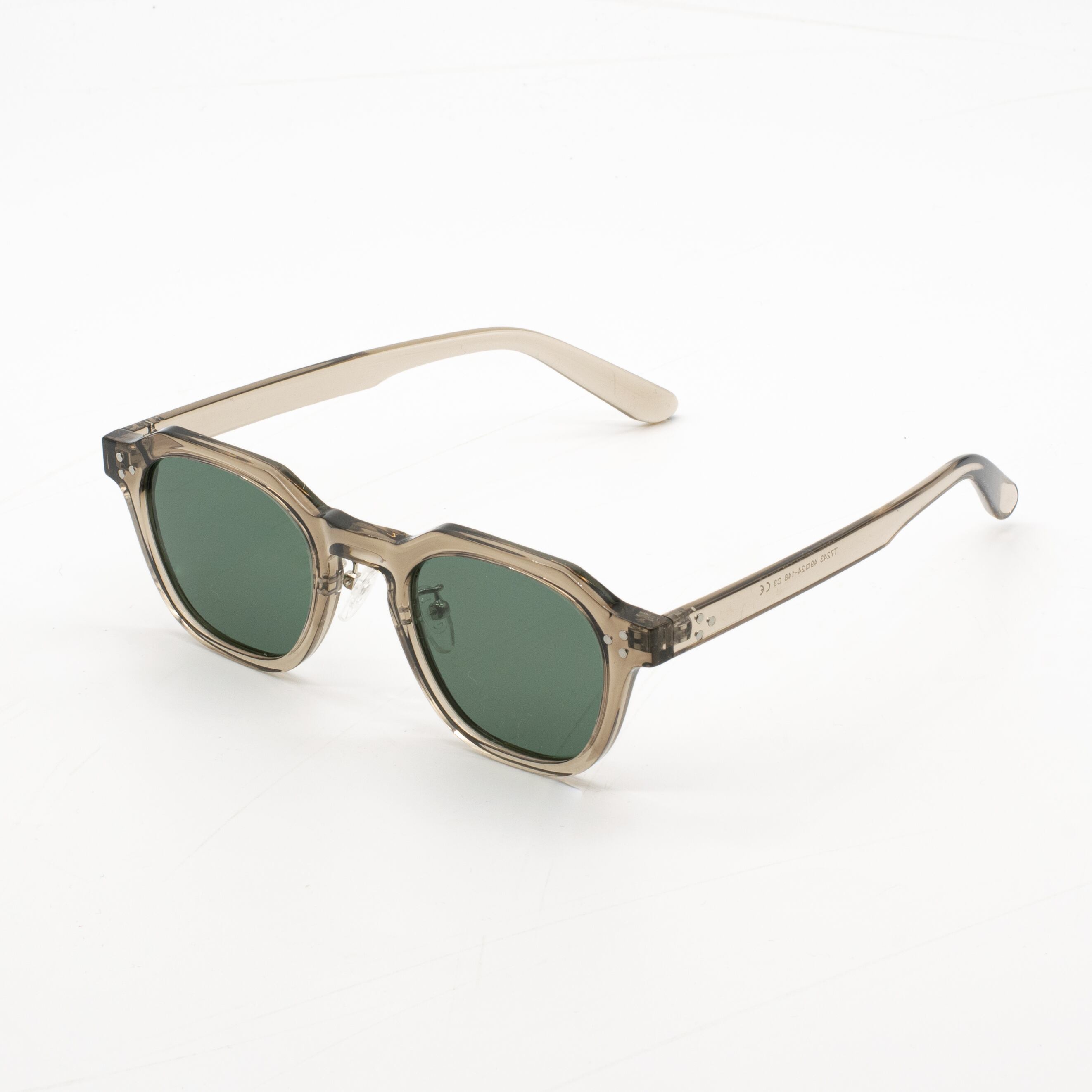 クリアグレー×フカミドリレンズ