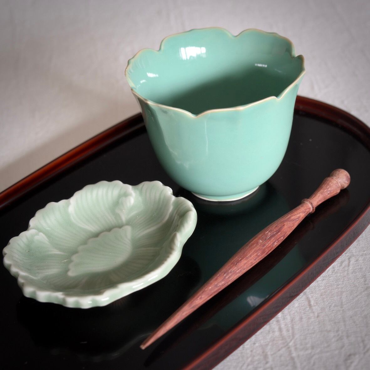 50116】 三田青磁 牡丹 手塩皿(1個) 江戸/ Mita Seiji small 50116】 三田青磁 牡丹 手塩皿(1個) 江戸/ Mita Seiji small