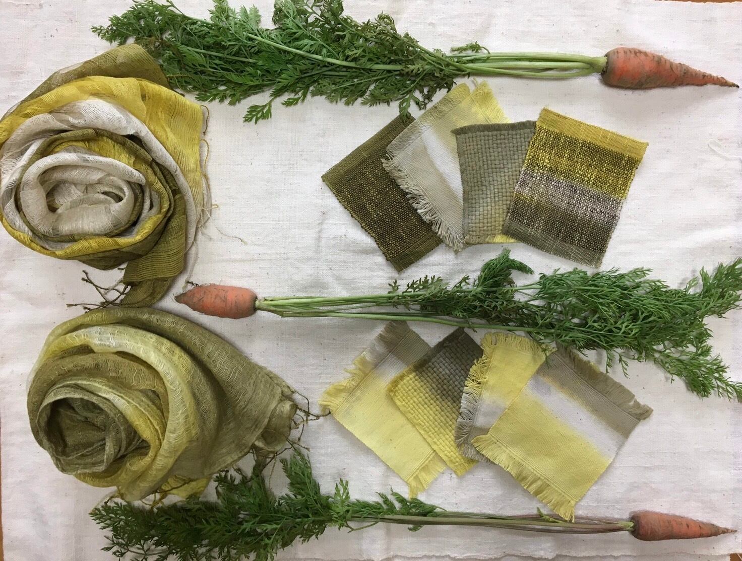 にんじんで染めたストールや手ぬぐい。やさしい色合いです。