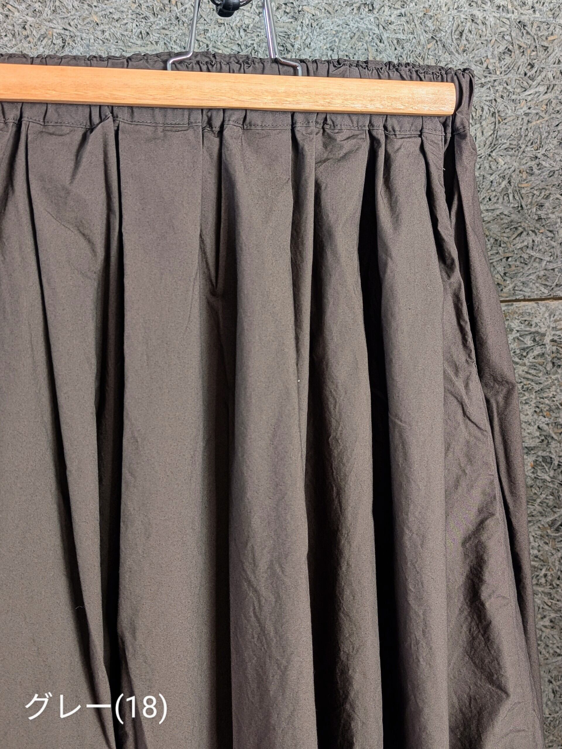 グレー(18)