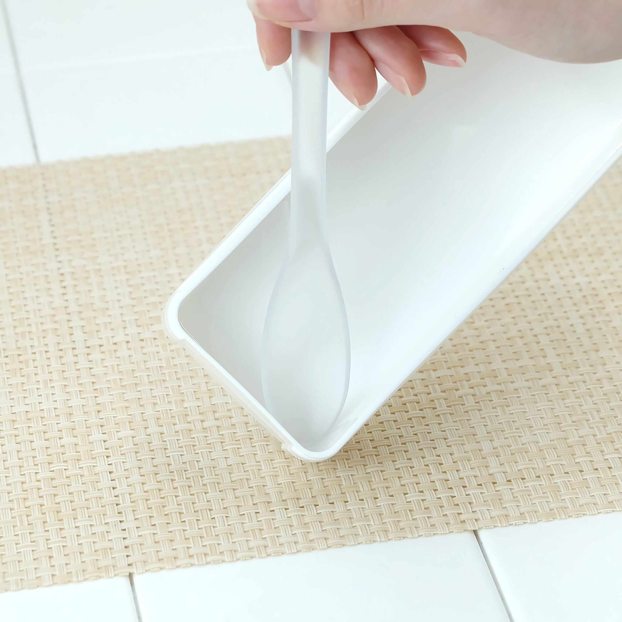 弁当箱はオンラインショップでは販売しておりません。