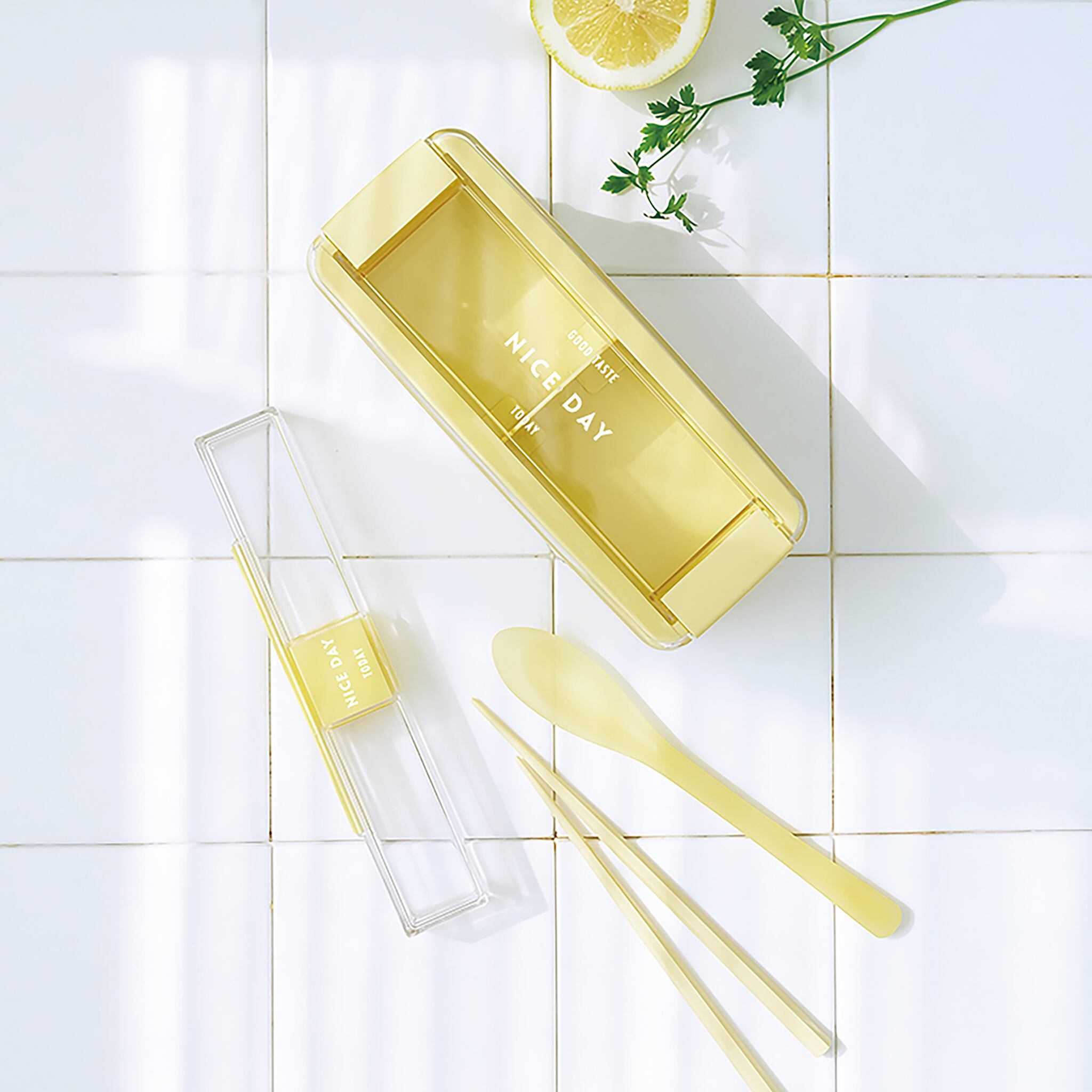 弁当箱はオンラインショップでは販売しておりません。