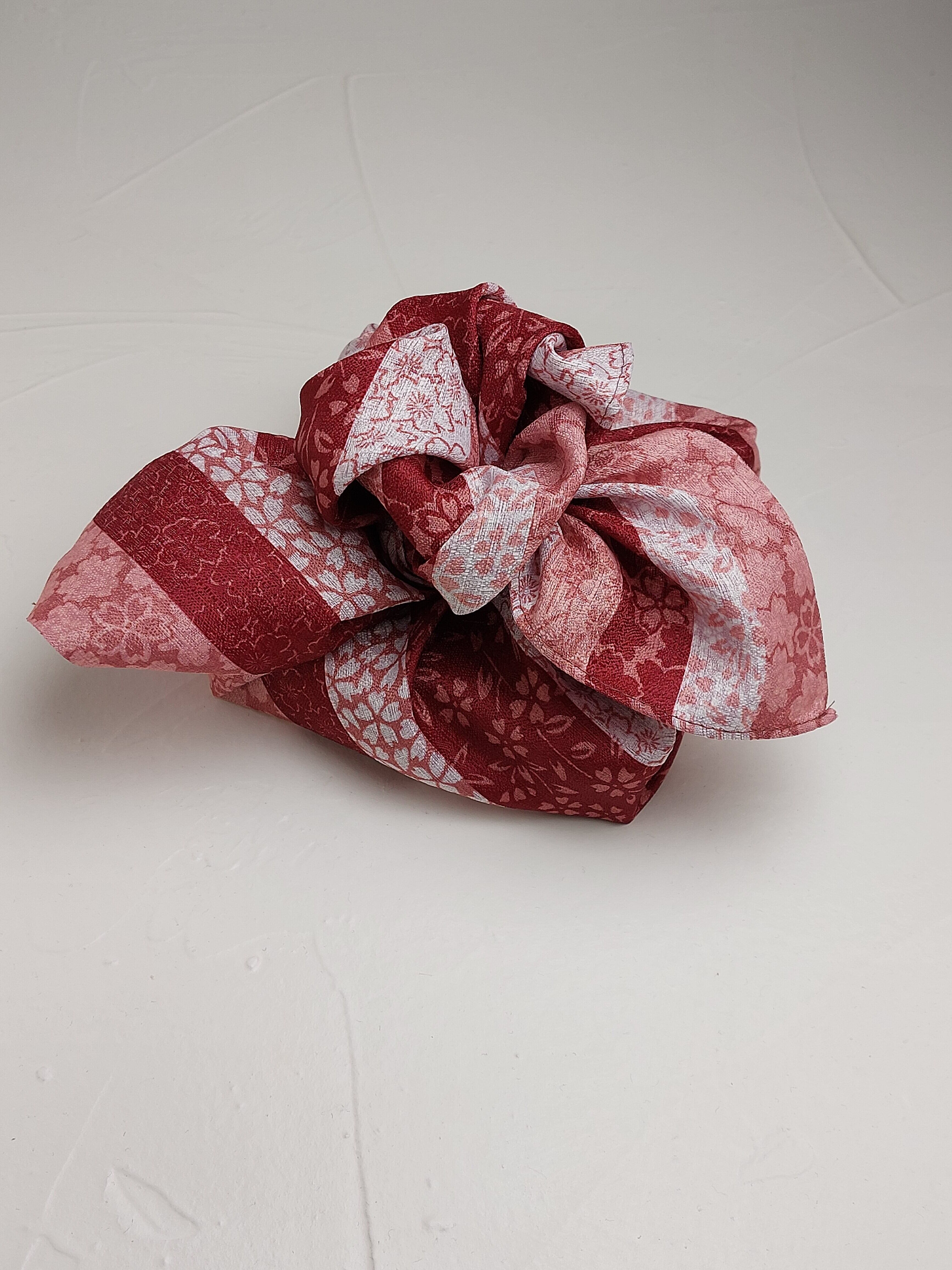 【町家格子】の風呂敷でお包みした天然石ブレスレット。