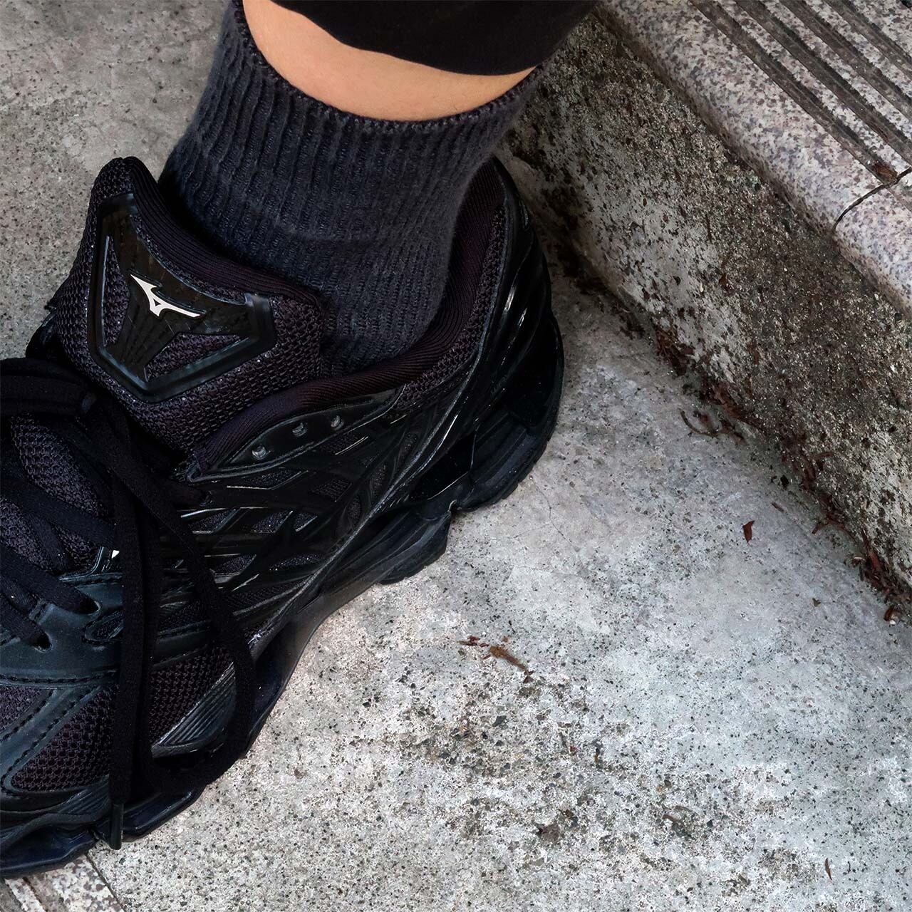 着用カラー：Charcoal