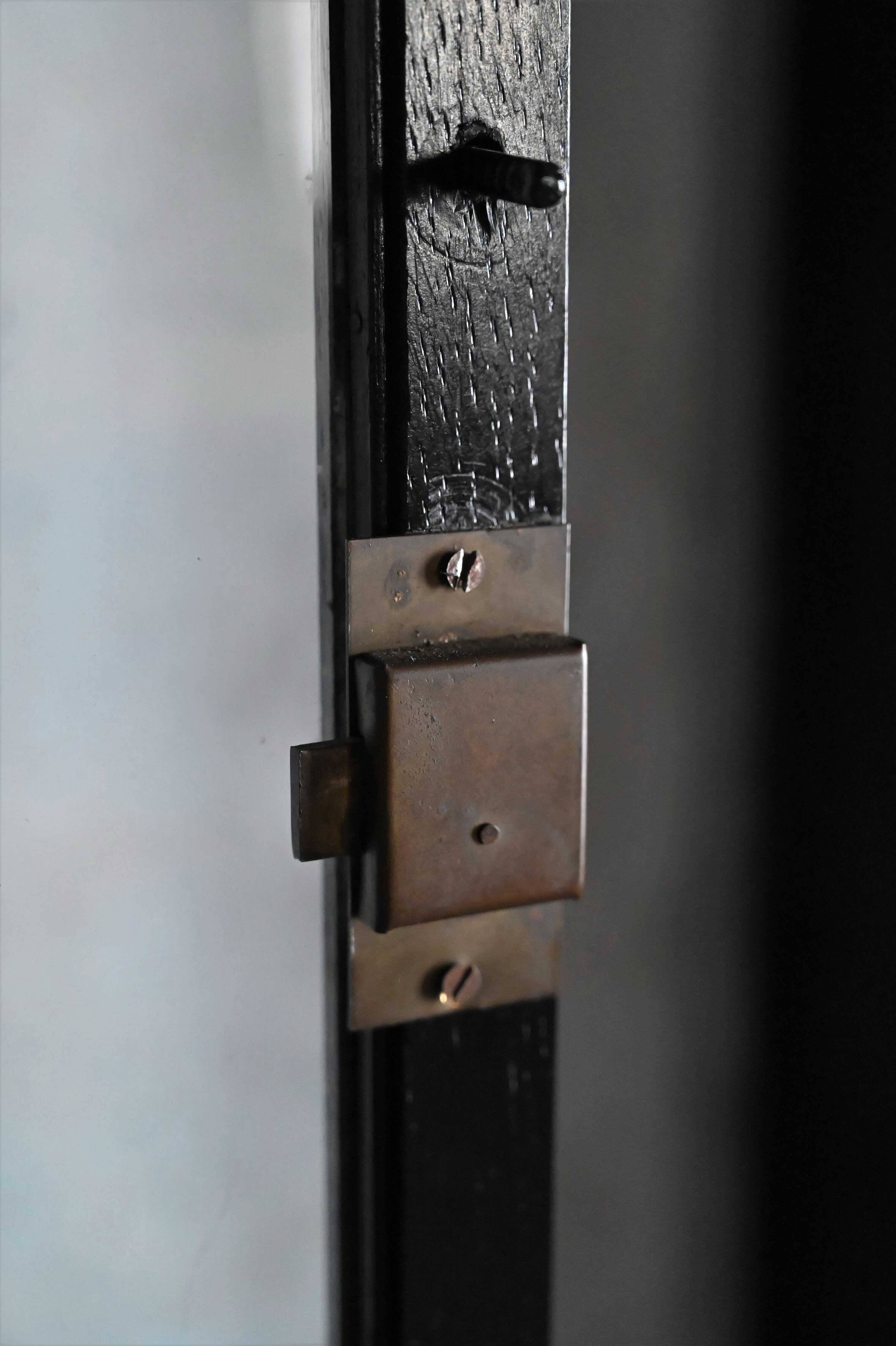右側の扉の鍵（内部からの撮影）