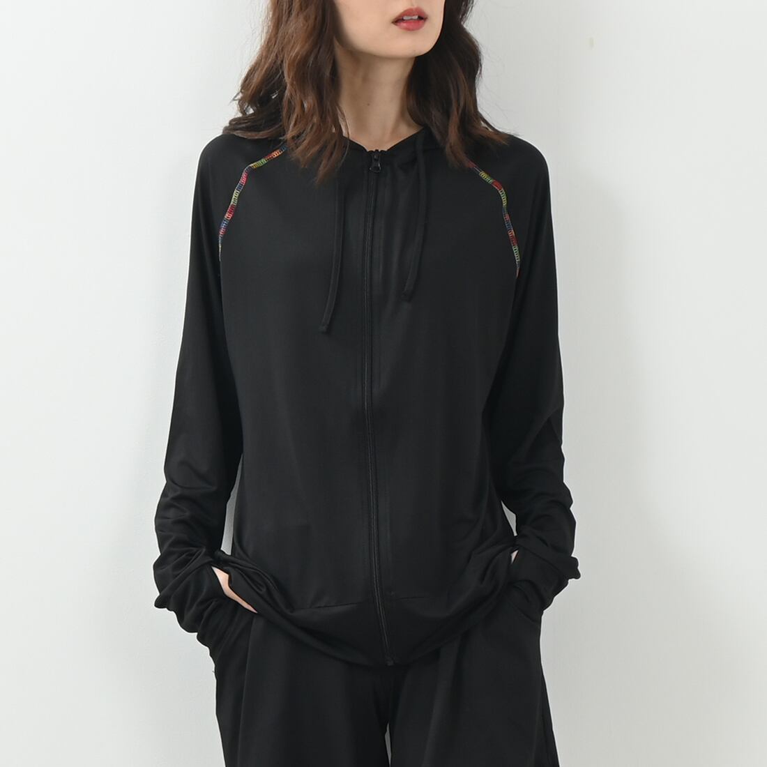 ブラック×レインボーステッチ