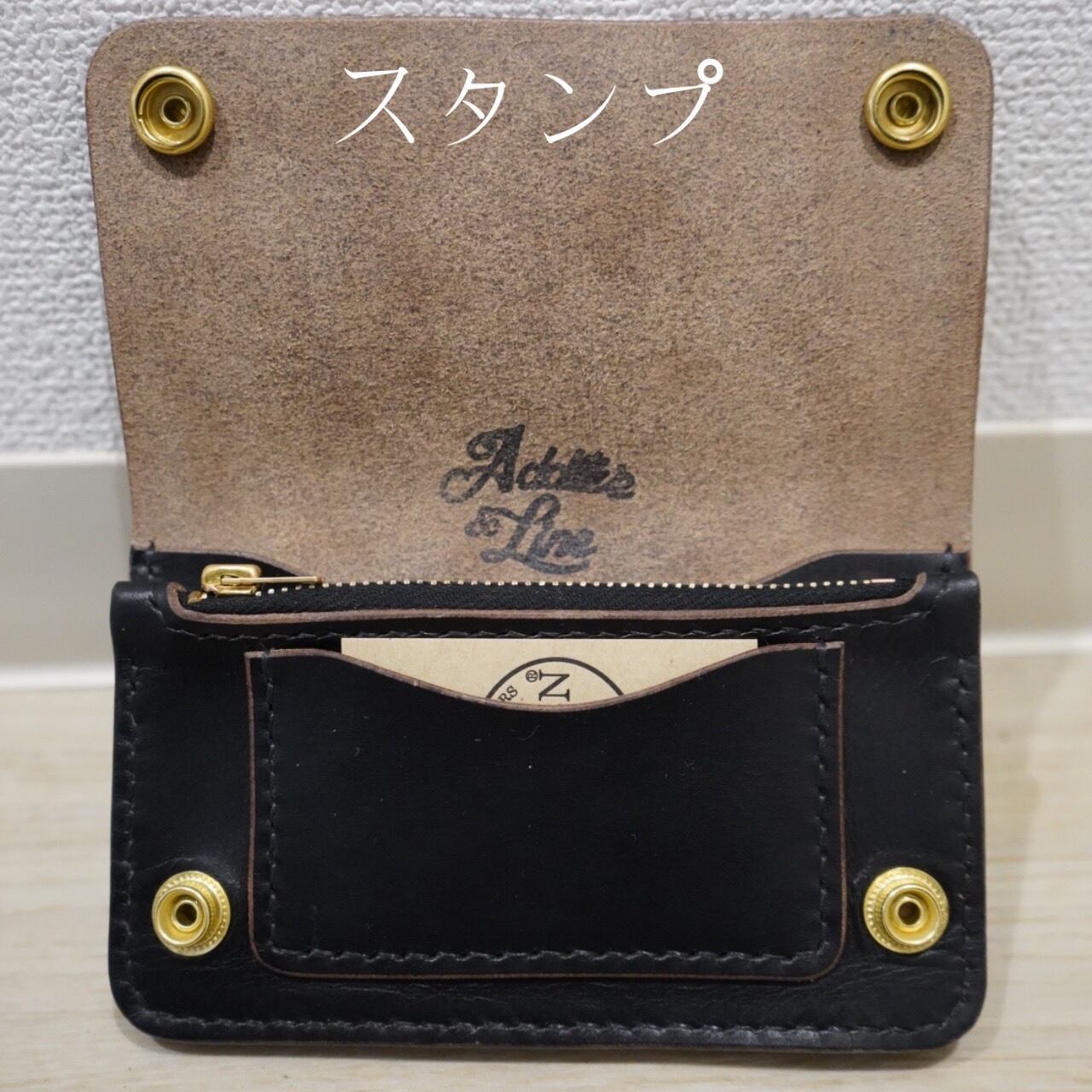 スタンプはフラップ中央に