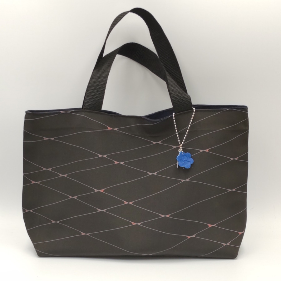 同じ着物からリメイクしたトートバッグ