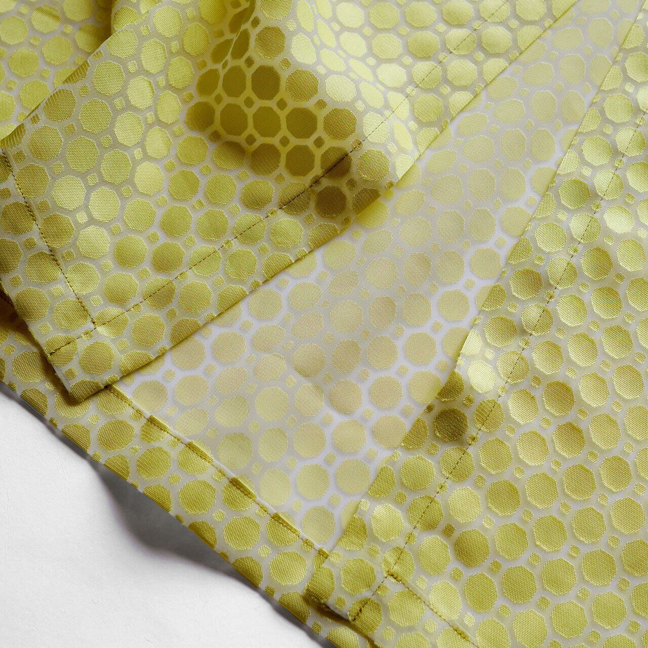 裾にスリット入り