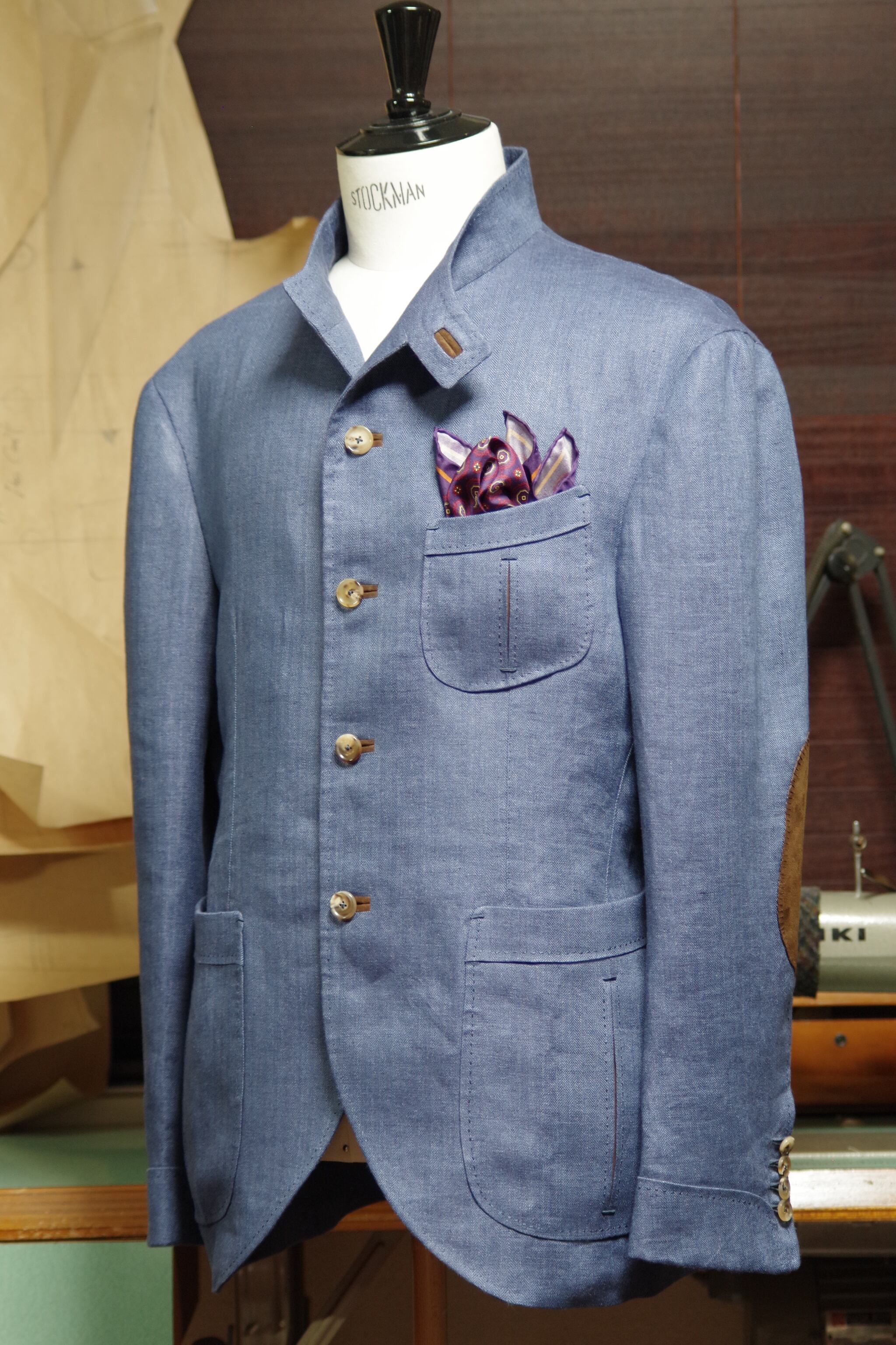 胸ダーツを取り裾をラウンドカットにした1枚