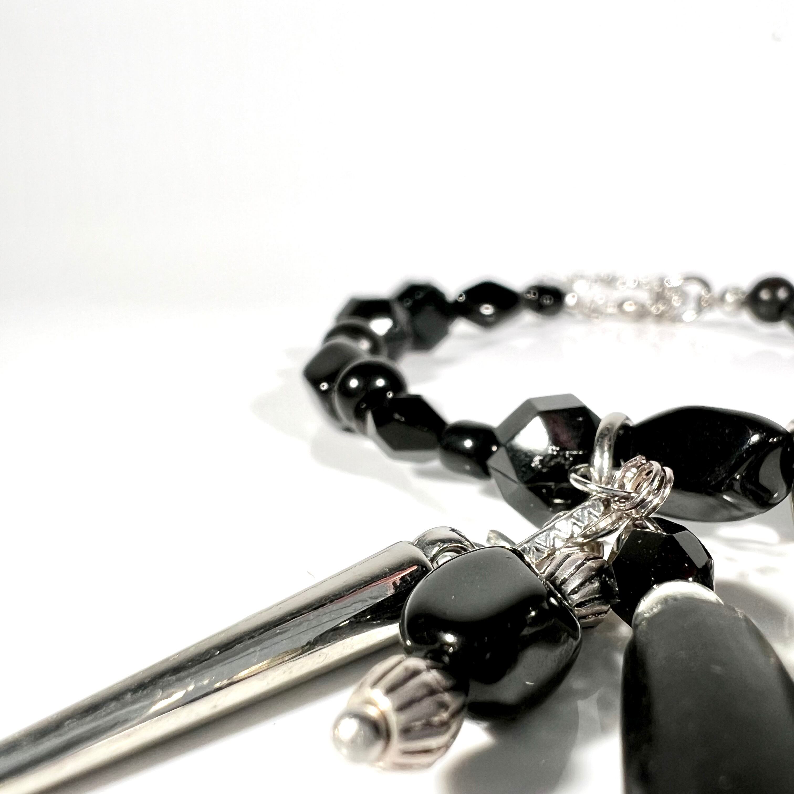 シルバー色とブラックの絶妙な配合