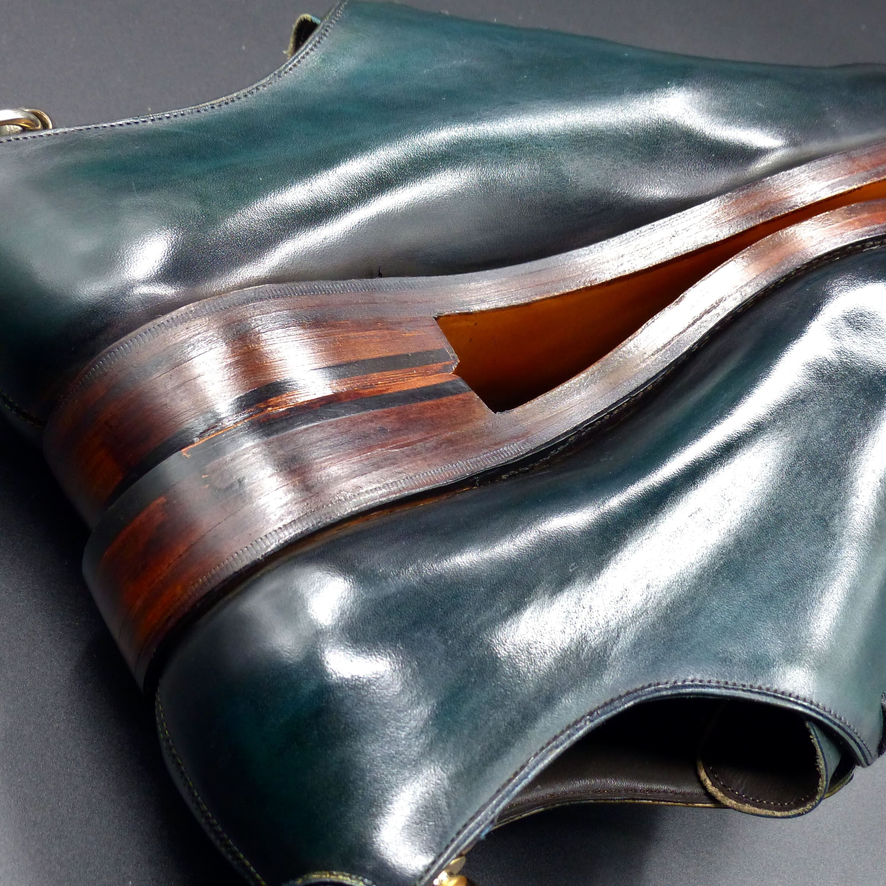 ヒールもレザー積み上げ