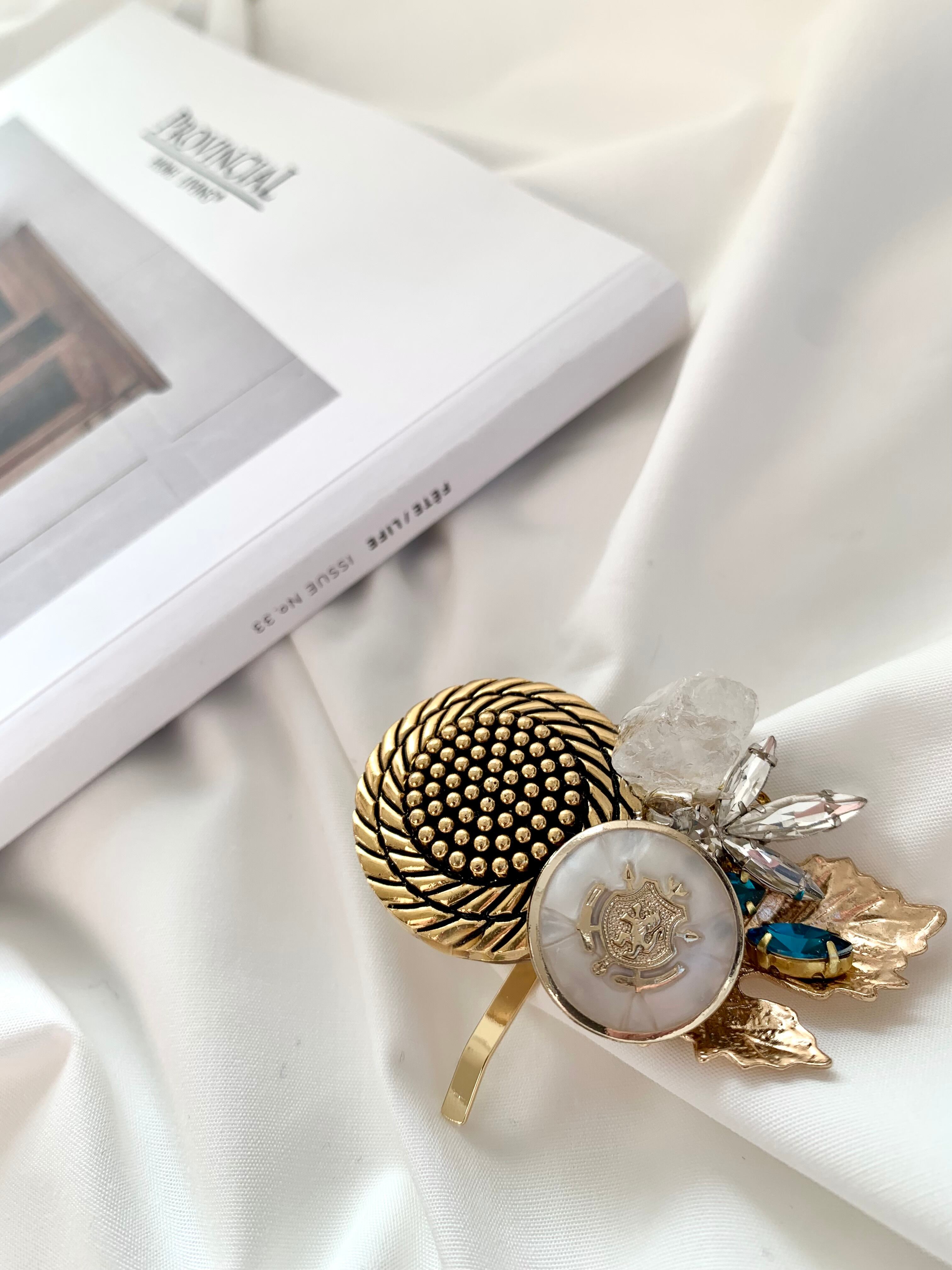 arcana/大きなボタンとクリスタル