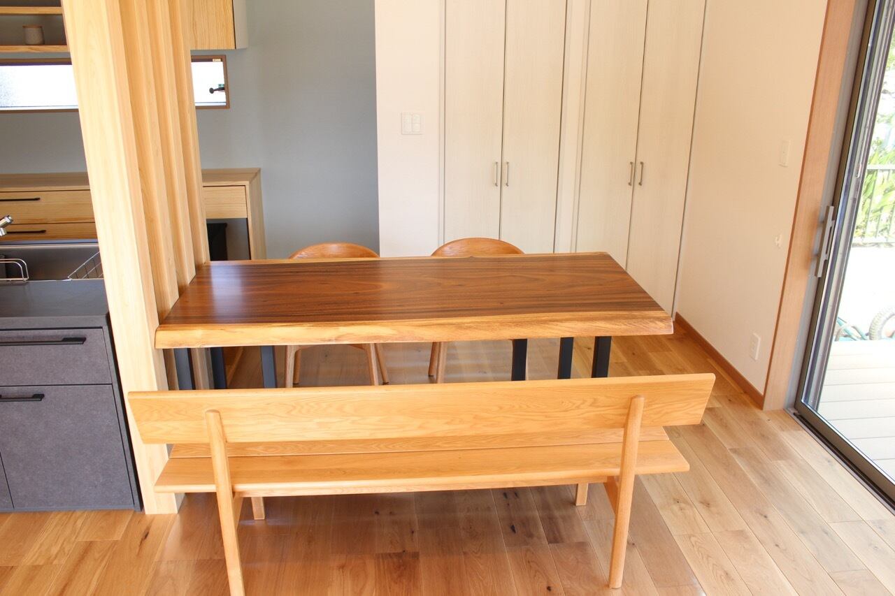 《納品事例》　モンキーポッド　一枚板