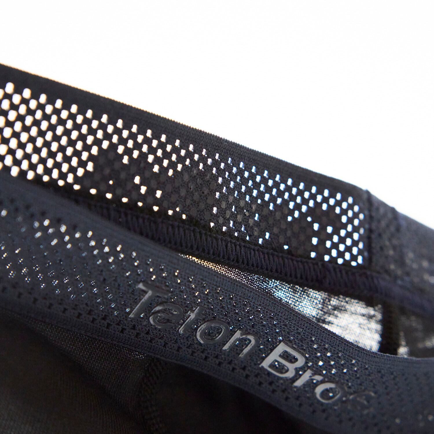 今季からアップデートされたエラスティックバンドがメッシュ仕様になり、汗の不快感がほぼ無くなった