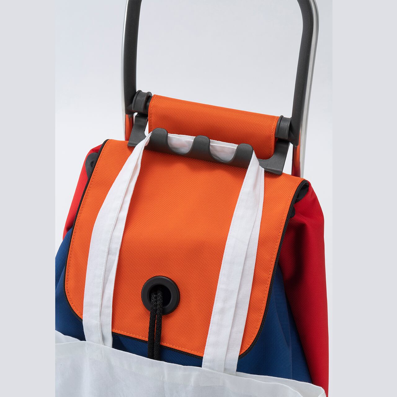 フロントにくるりと返して、エコバッグをかけることも可能