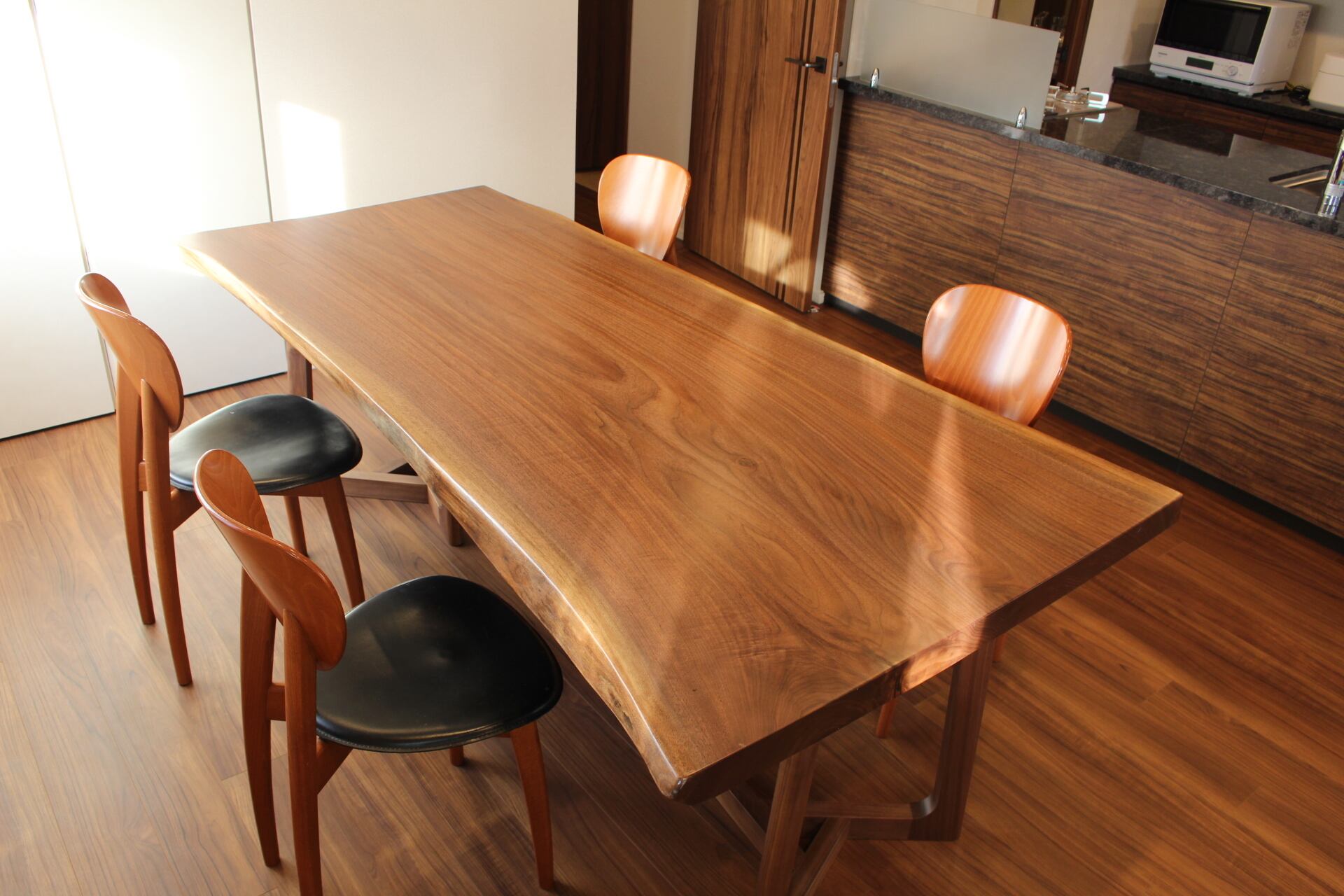 納品事例　ウォールナット 一枚板