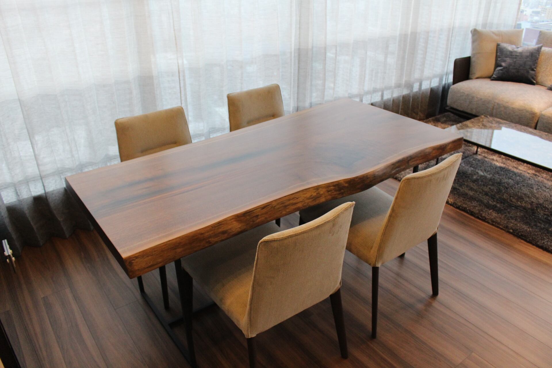 納品事例　ウォールナット 一枚板