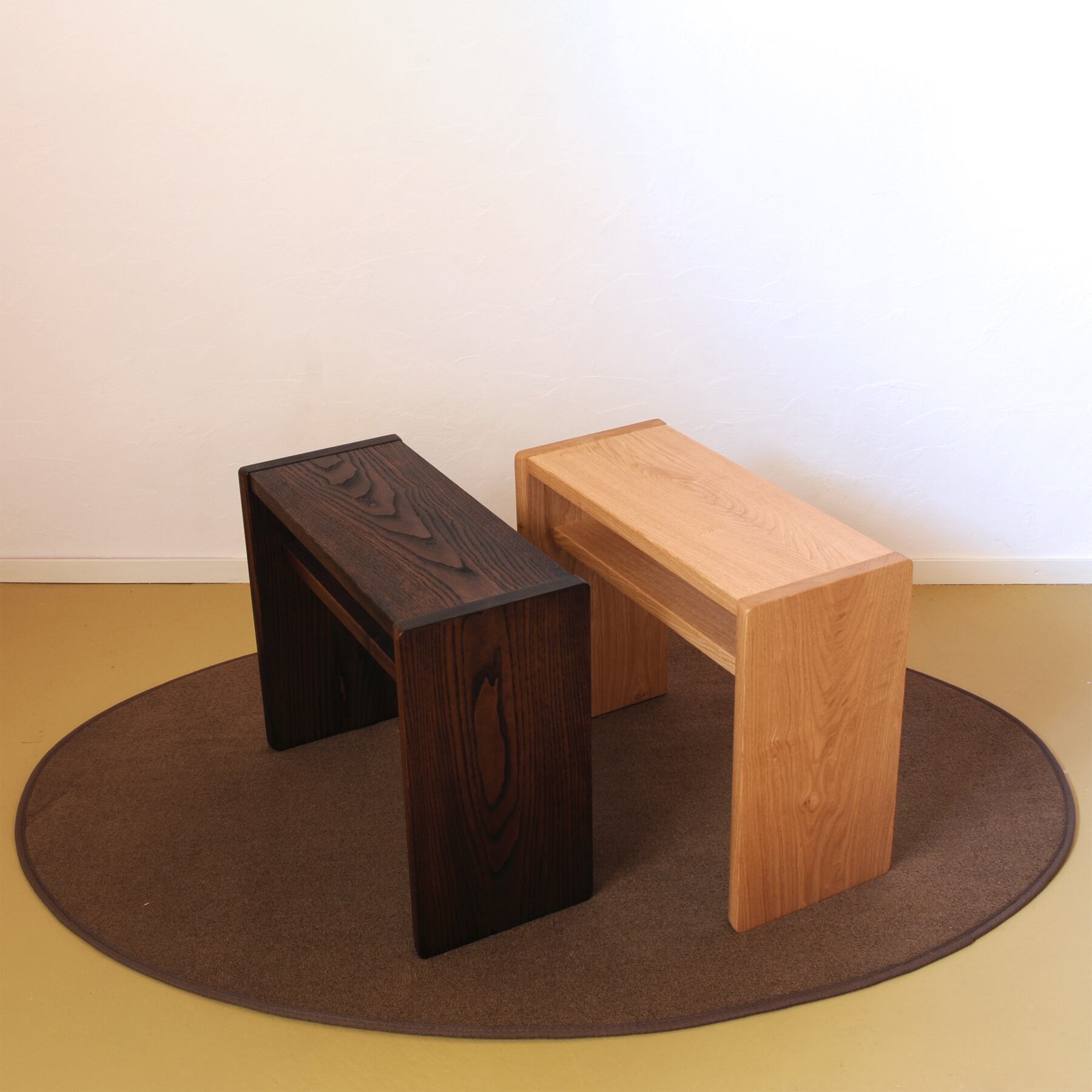 左）ダークブラウン　右）クリアオイル