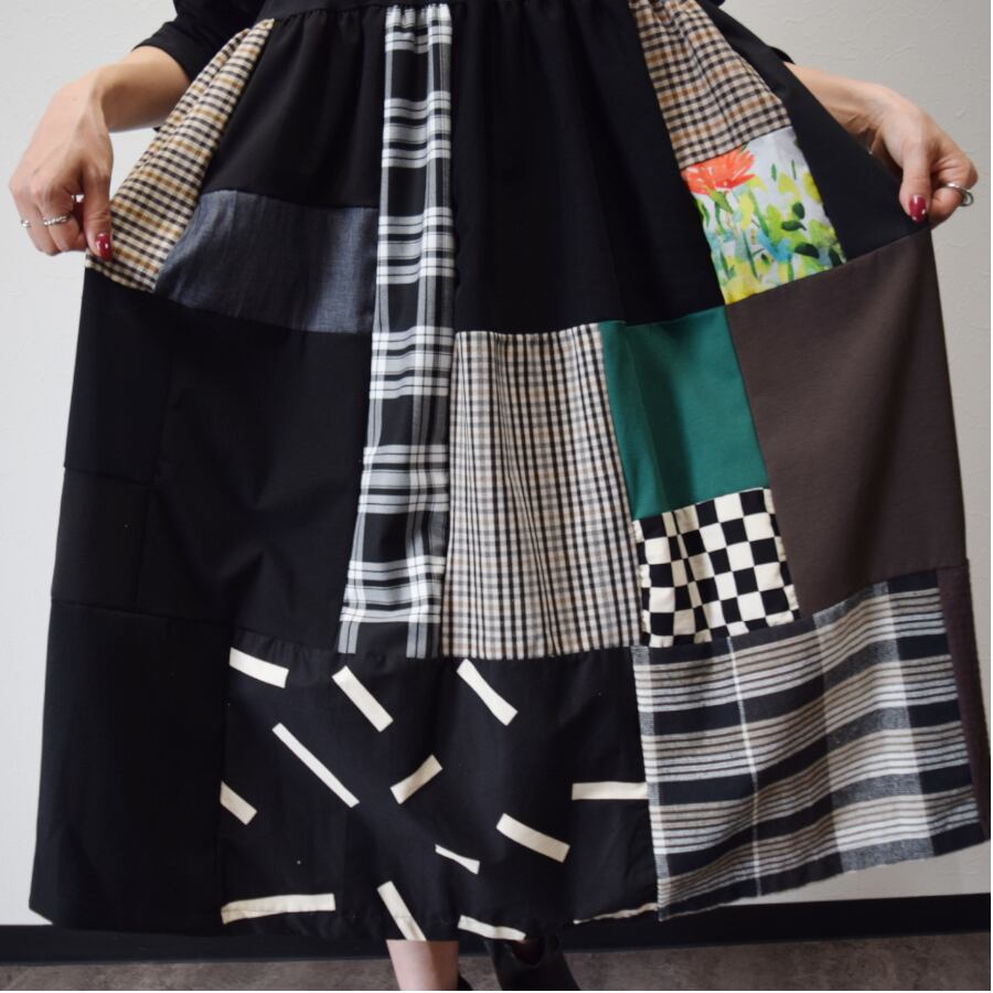 パッチワークの生地はワンピース1枚1枚違います。世界に1つだけのワンピースです！