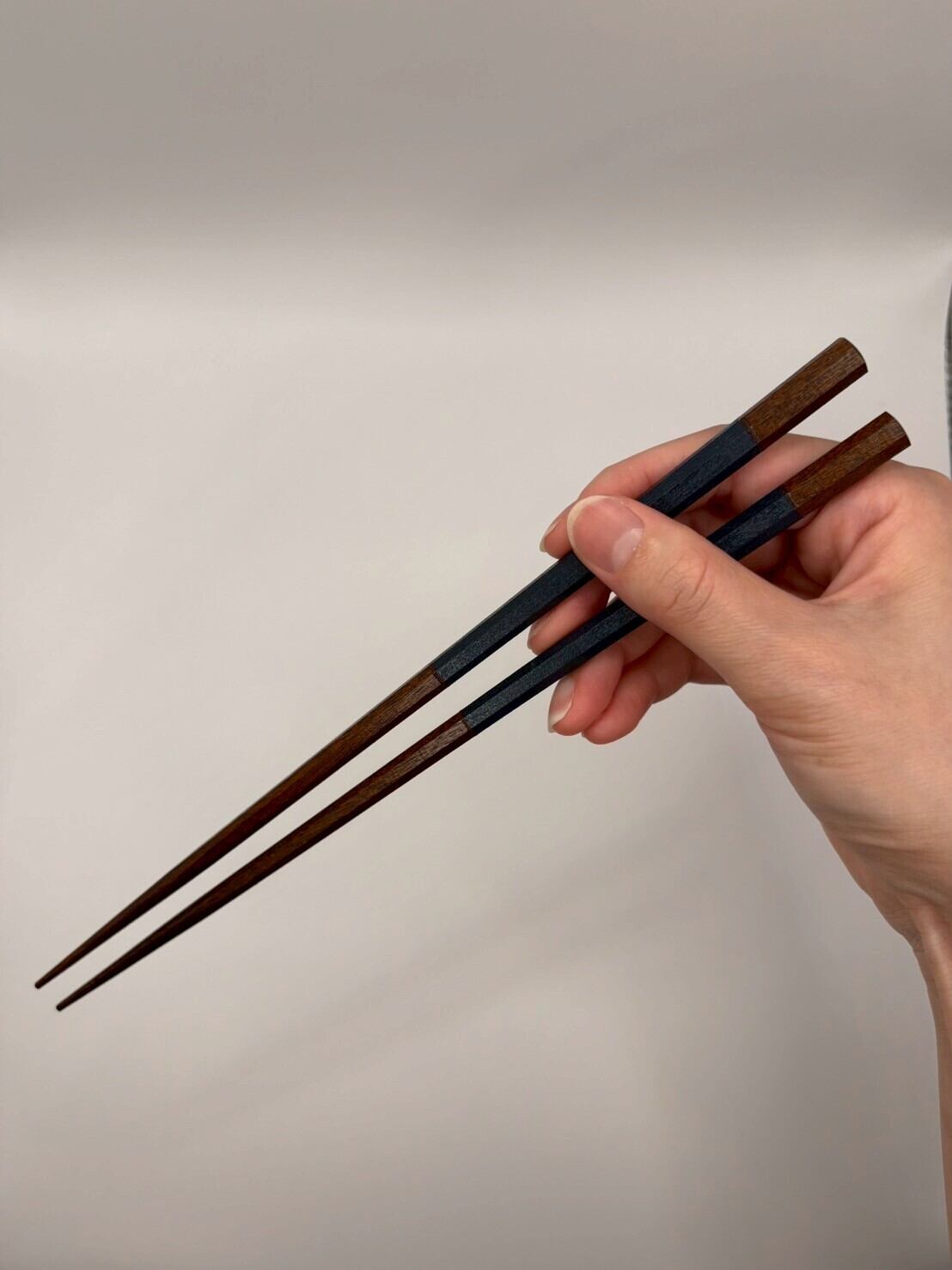 箸先が細くとても使いやすいお箸です。