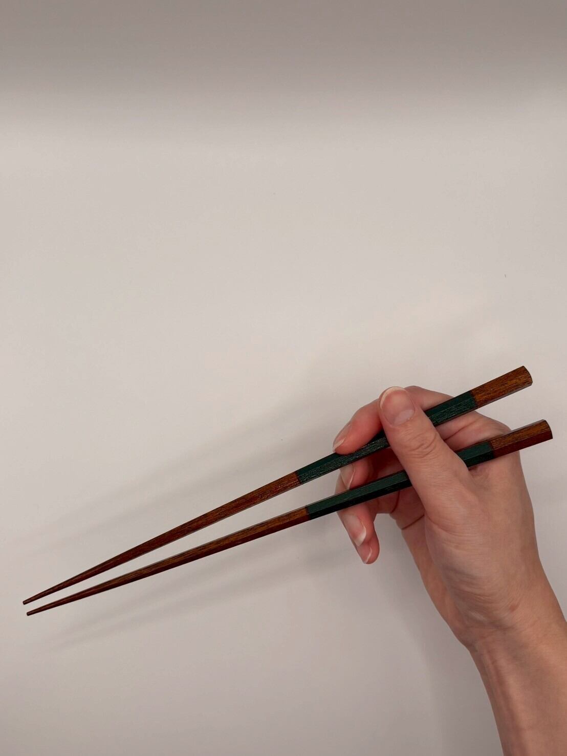 箸先が細くとても使いやすいお箸です。