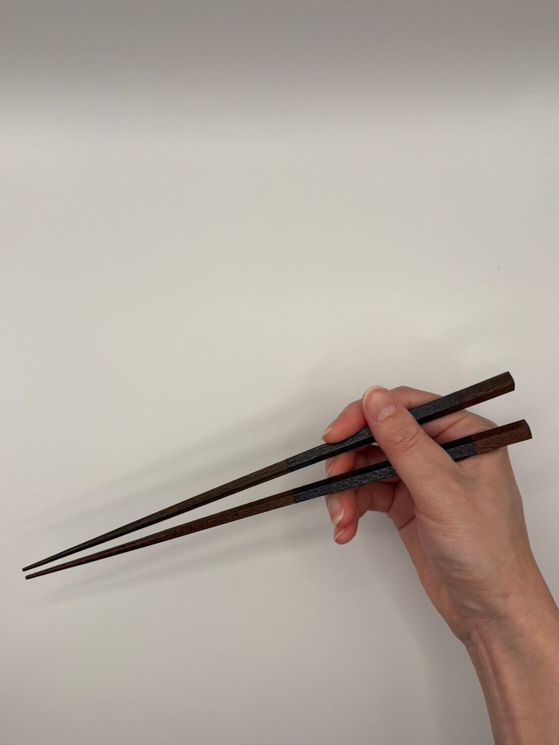 箸先が細くとても使いやすいお箸です。