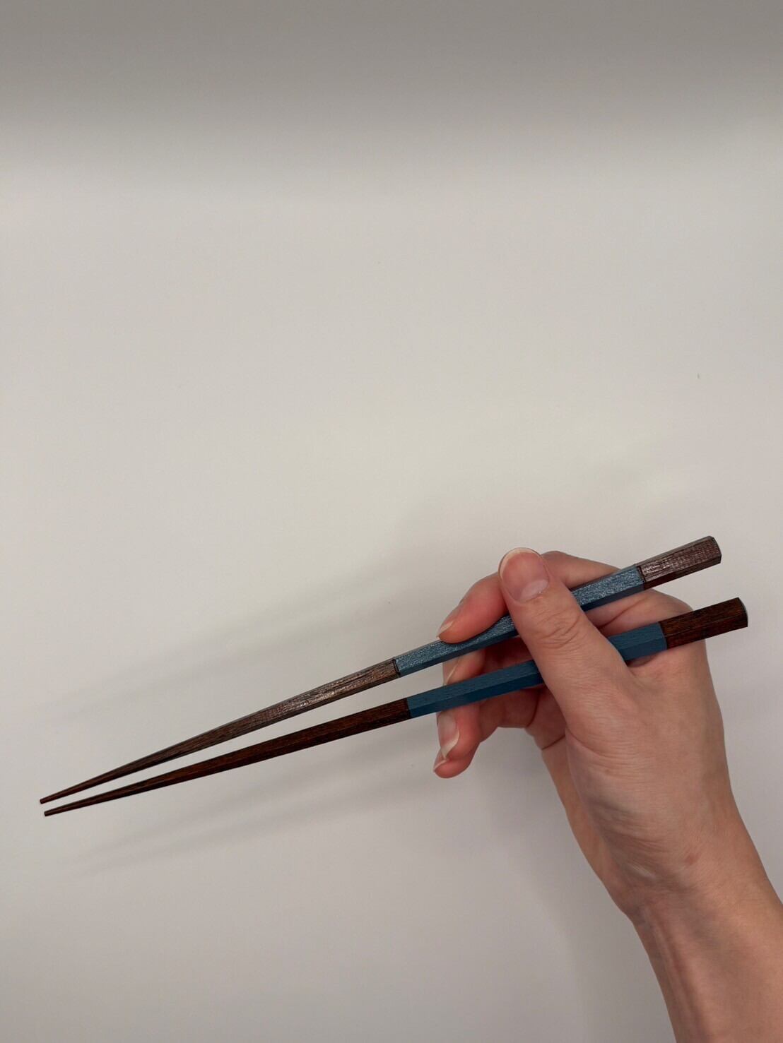 箸先が細くとても使いやすいお箸です。