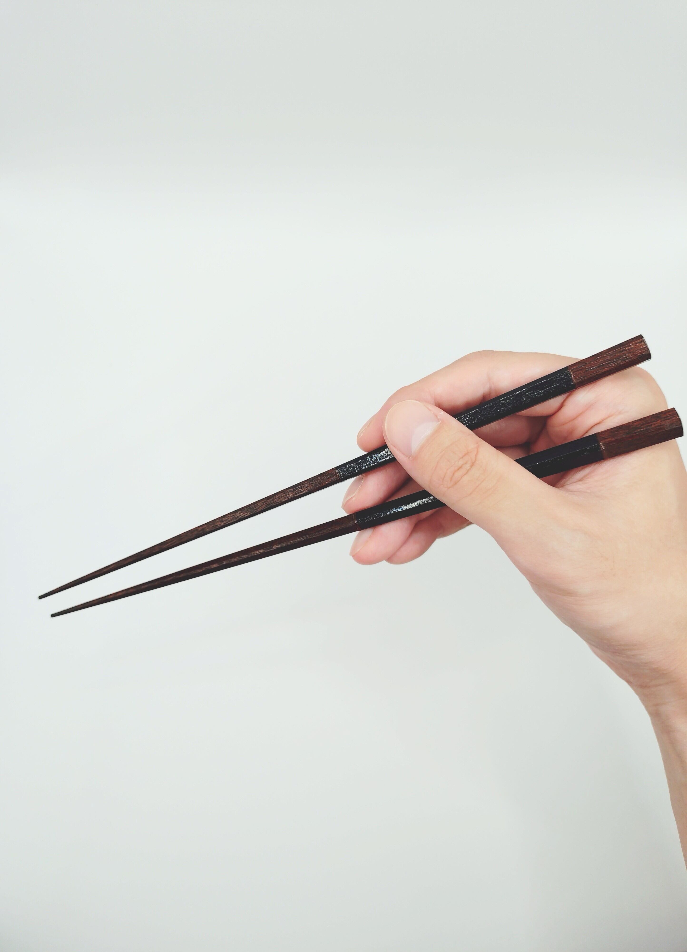 箸先が細くとても使いやすいお箸です。