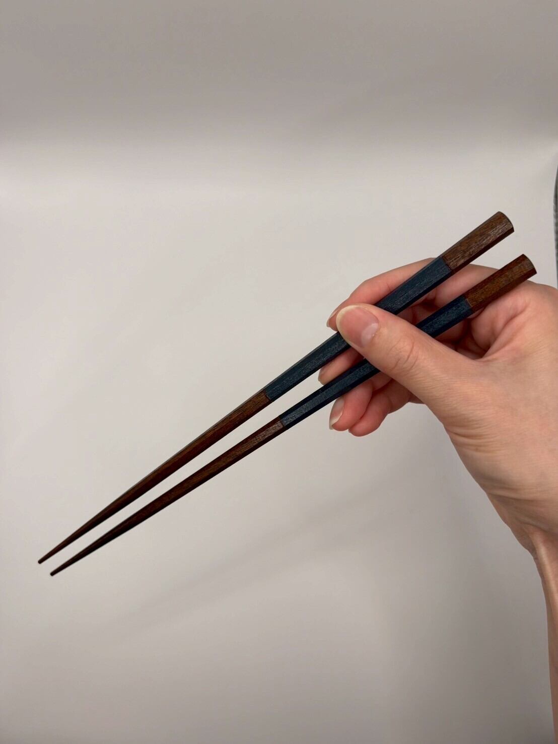 箸先が細くとても使いやすいお箸です。