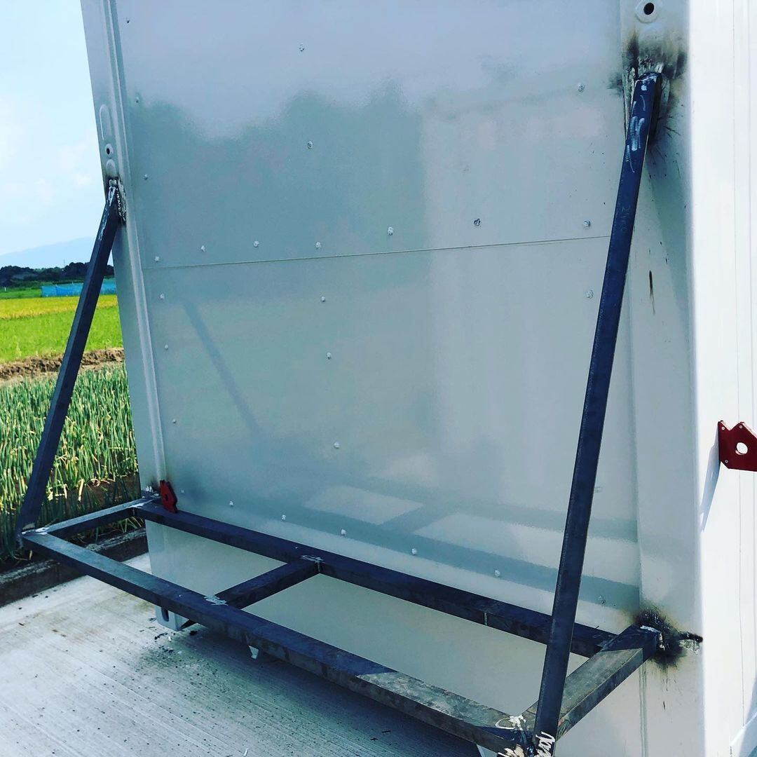 ンテナハウスをの室外機を取り付ける枠