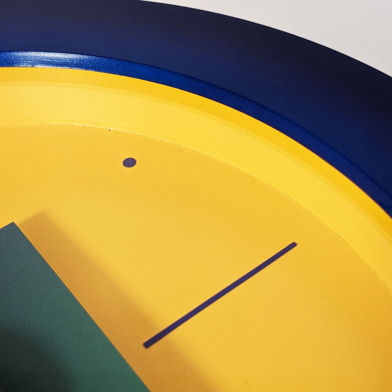 内側縁まわりに細かい汚れや気泡2