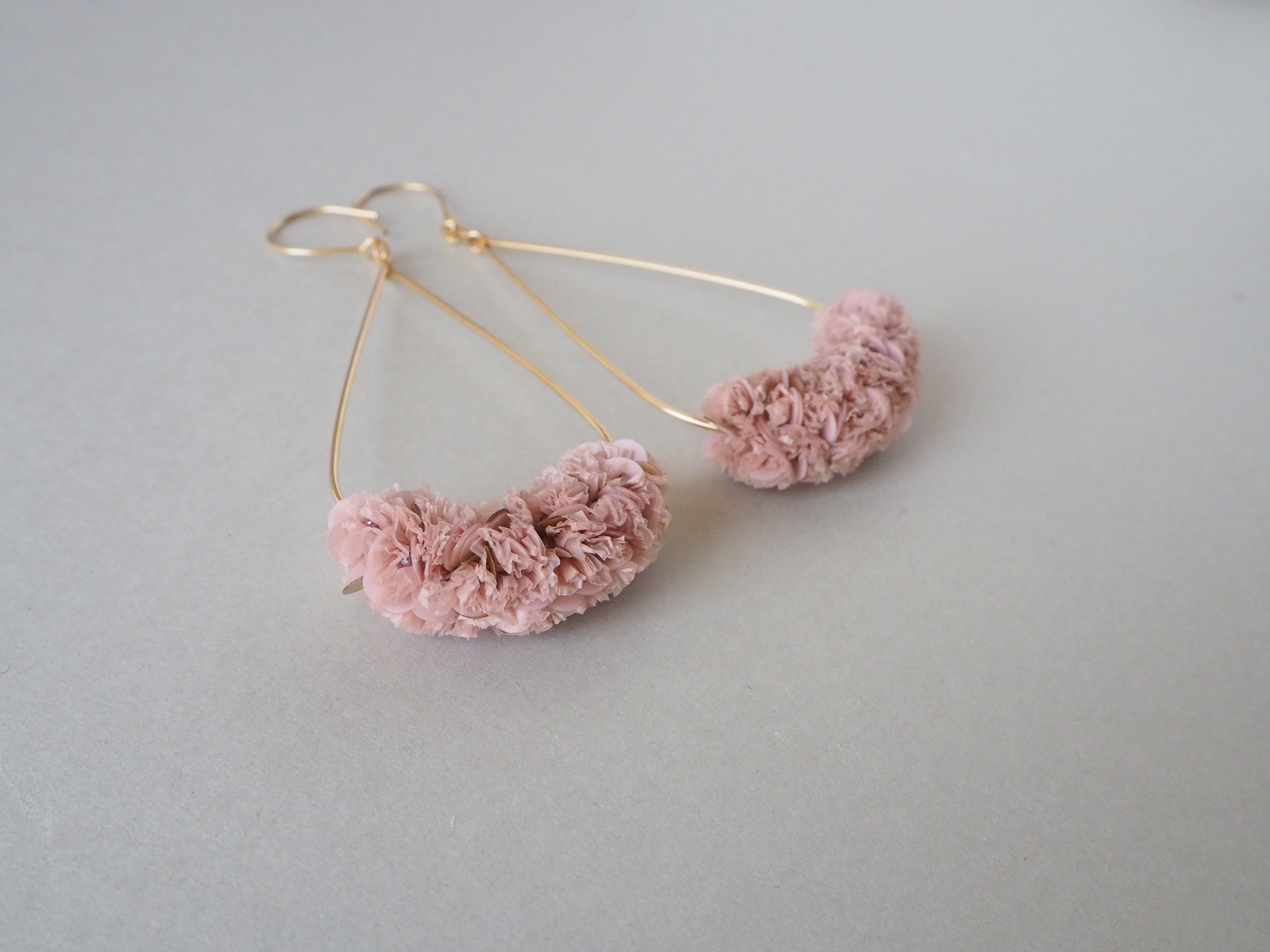 こちらはドロップピアスです。