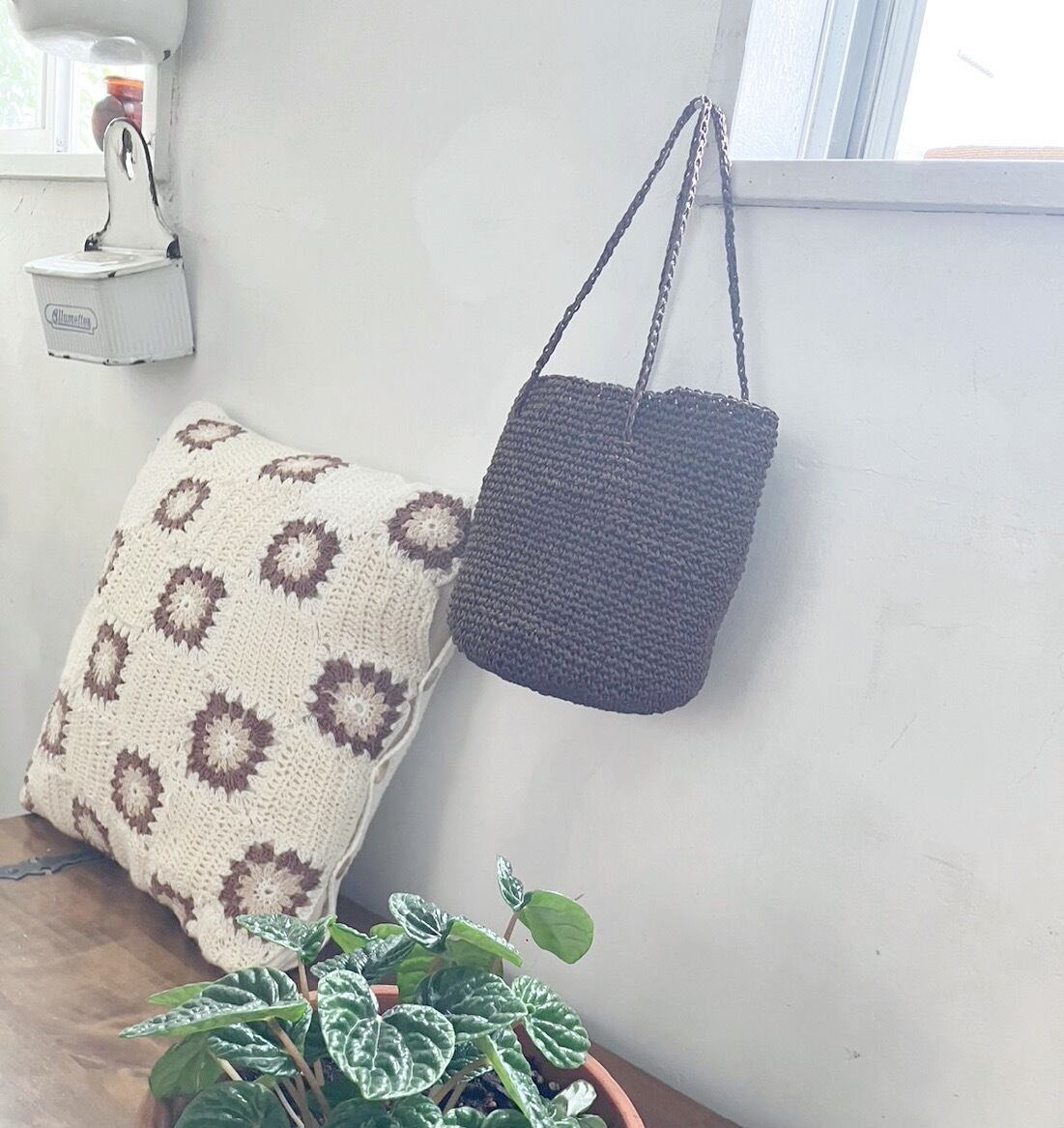 ダークブラウン