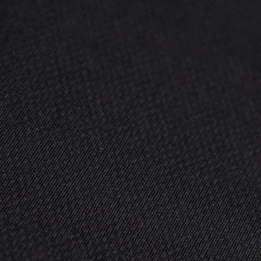 「吸水速乾機能」と、「UVカット機能」を兼ね備えた１枚。