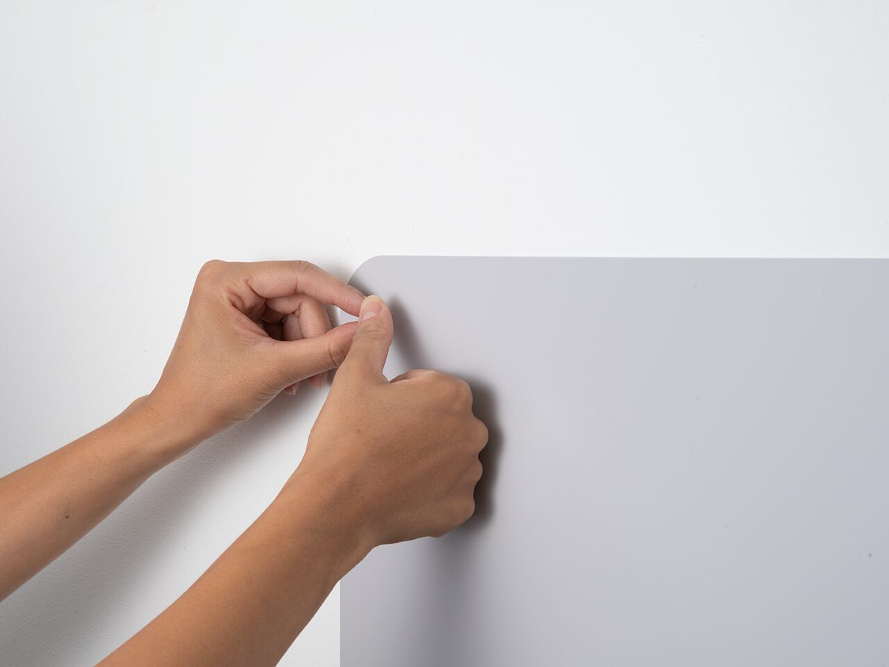 指で押し込みます。固い場合はトンカチなどで打っていただいても大丈夫です。