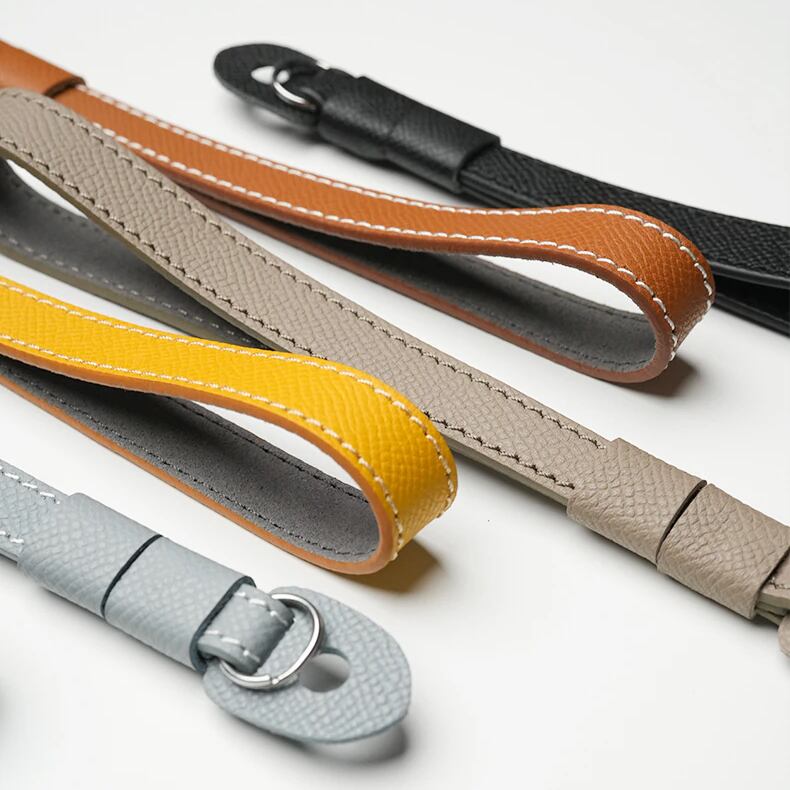 同色リストストラップ（別売）