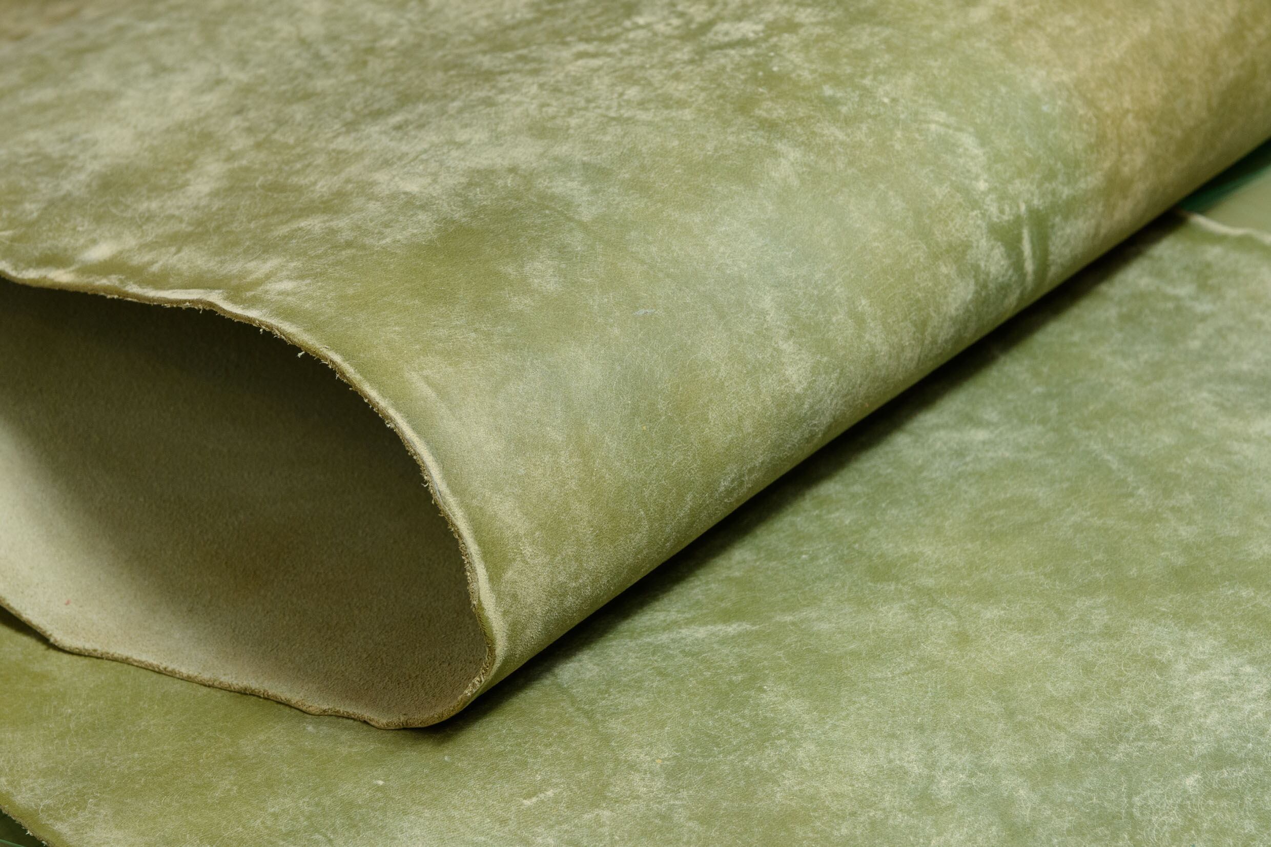 優しく淡いピスタチオグリーン