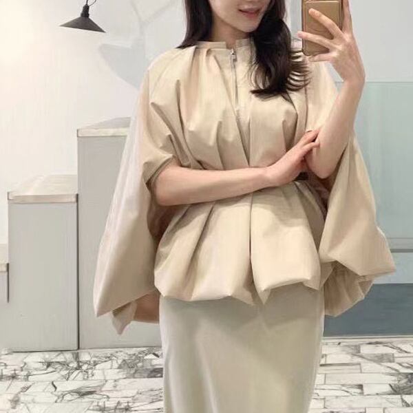 ベージュ