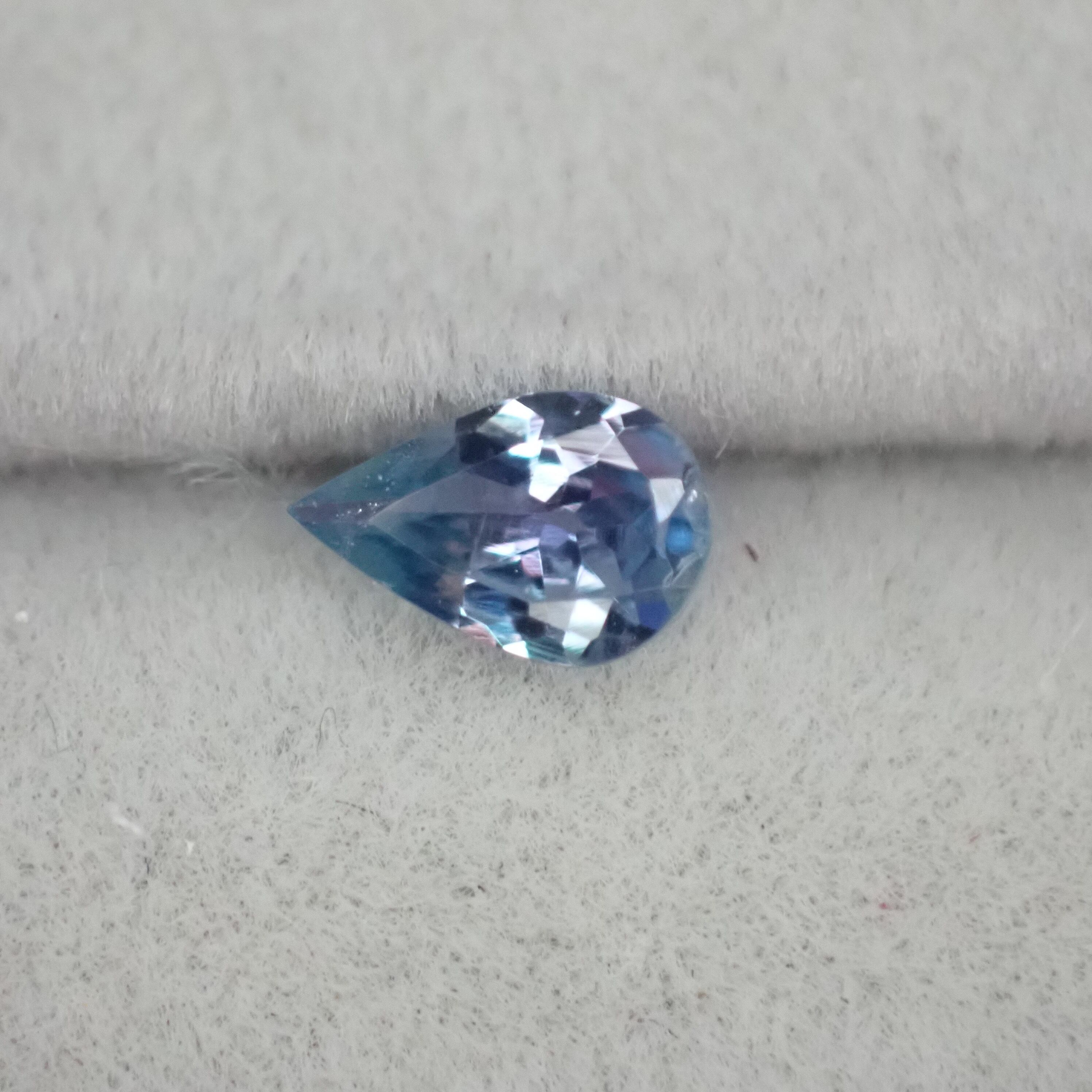 パープル×ブルーグリーン☆コーネルピン 0.137ct | 宝石ルース販売 