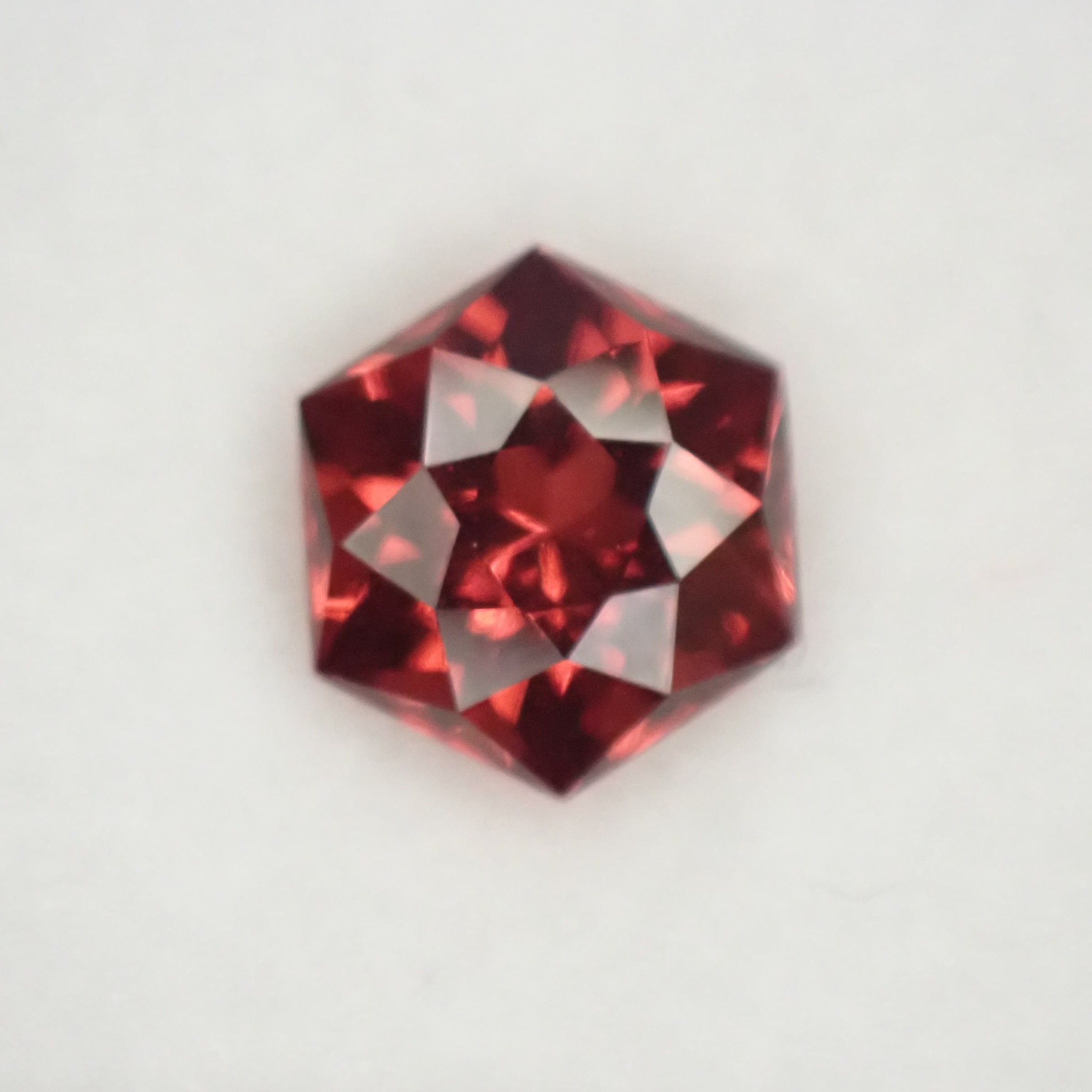 希少トラピッチェ ガーネット 約0.95ct ヘキサゴンスライス中国 希少トラピッチェ ガーネット 約0.95ct ヘキサゴンスライス中国
