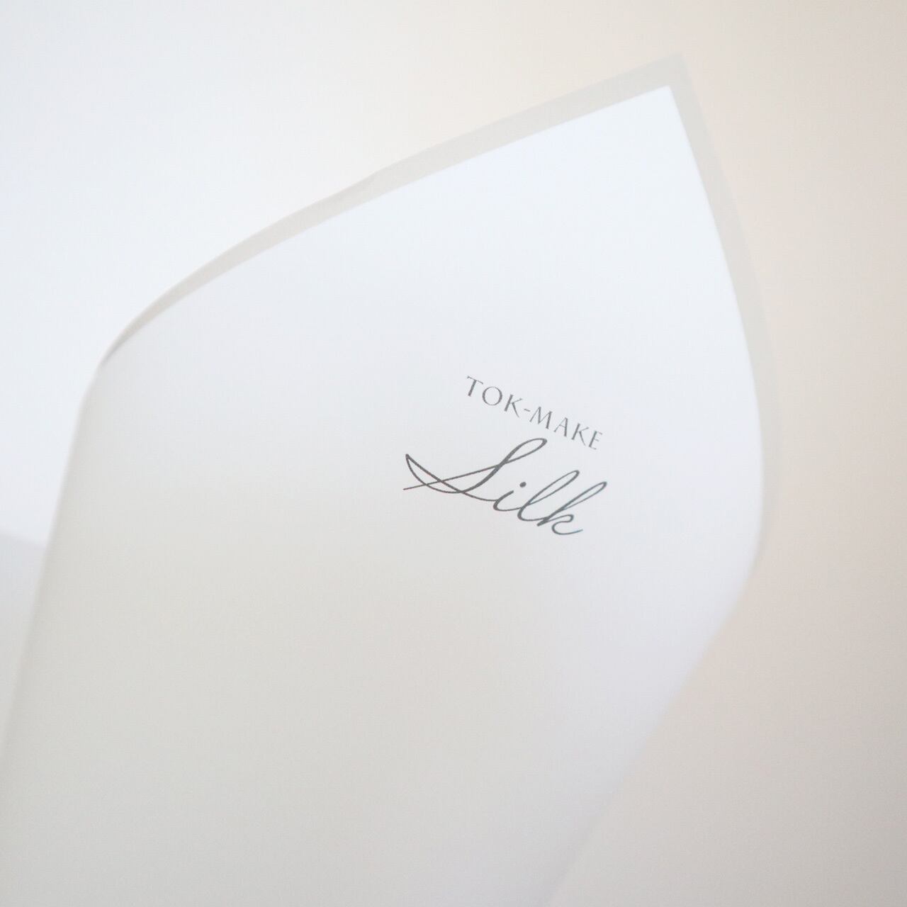 裏にはさりげなくロゴ入り